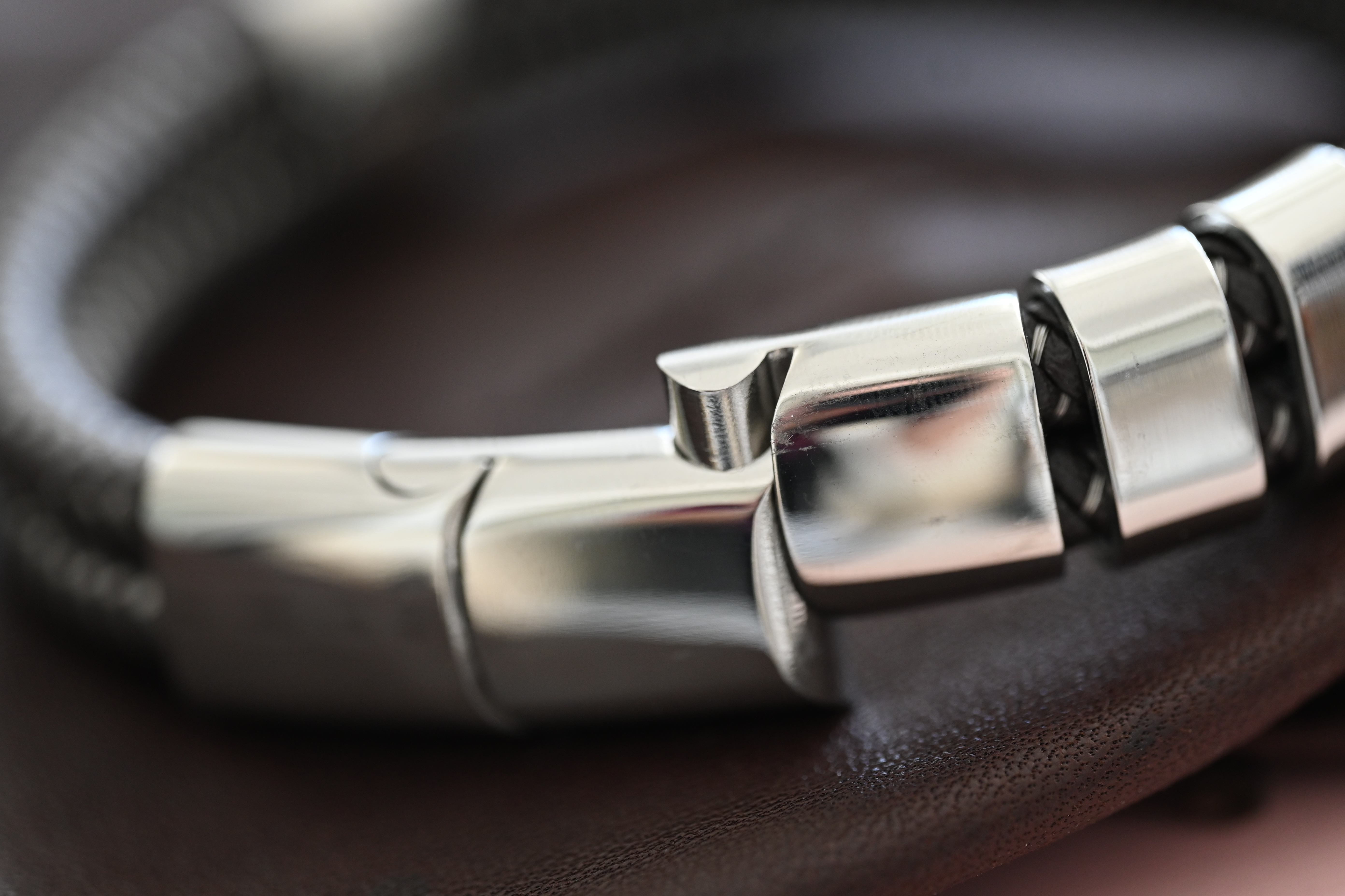 Pulsera de cuero y acero