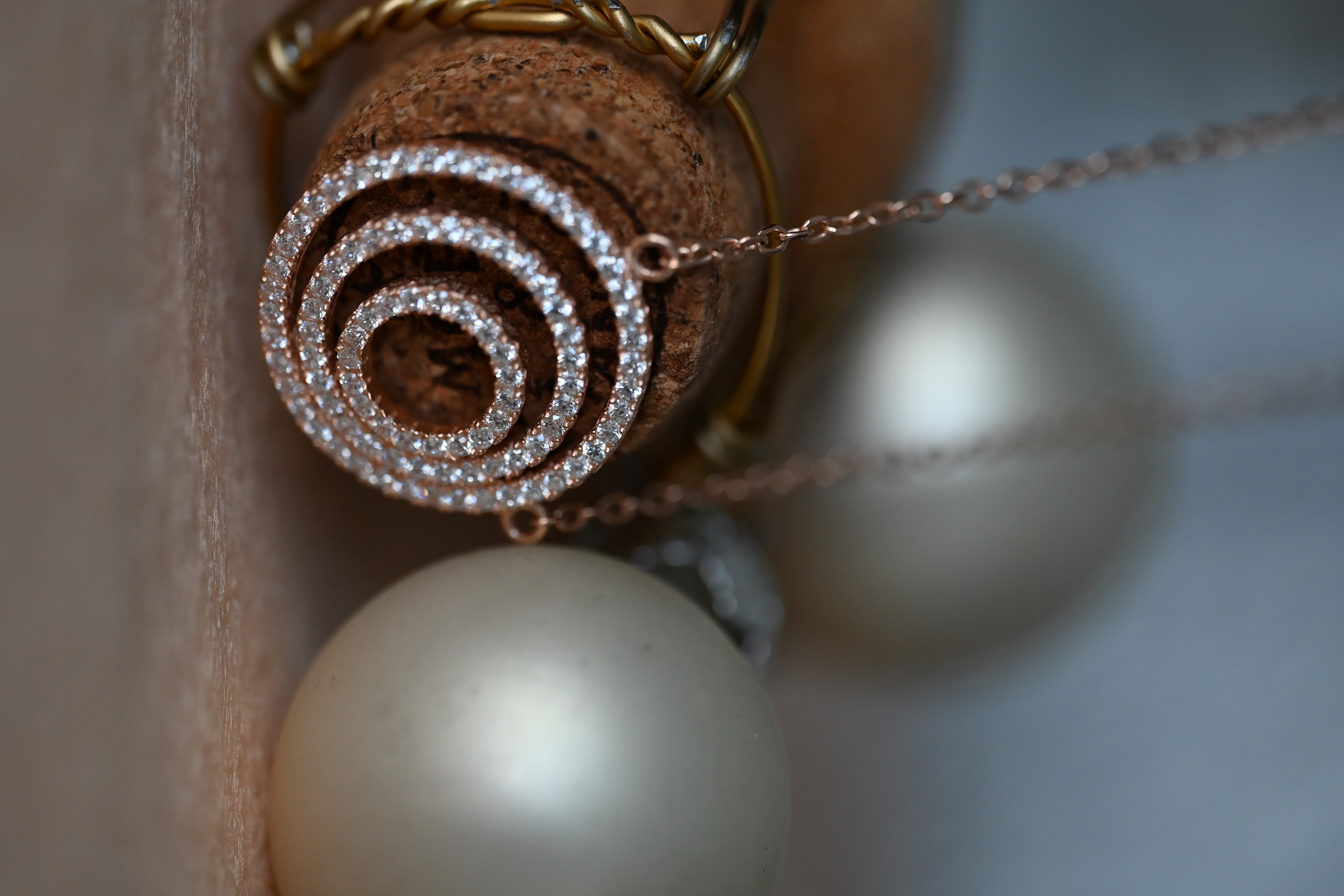 Necklace with circle pendant