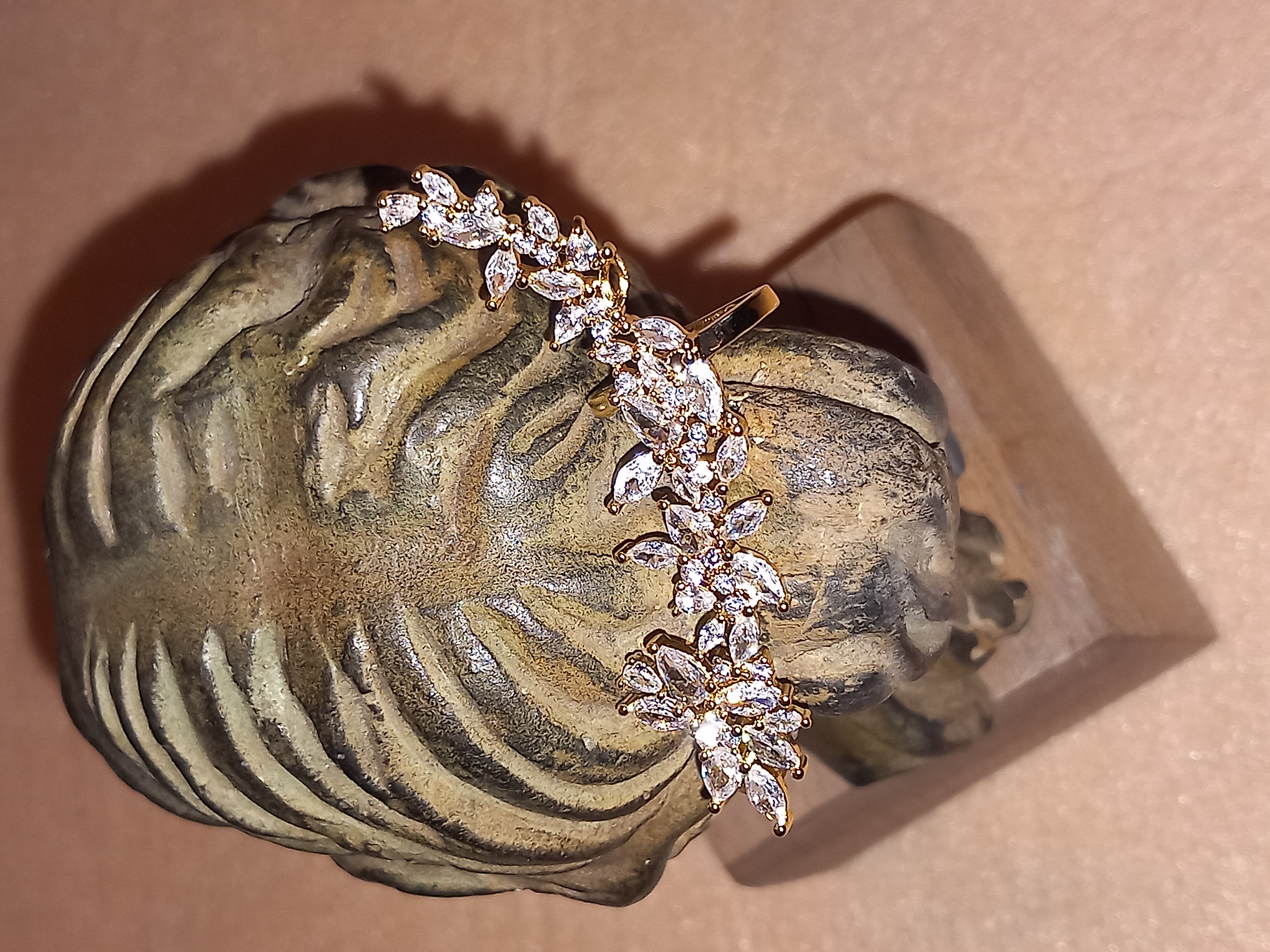 Ear Cuff Dorado Minimalista