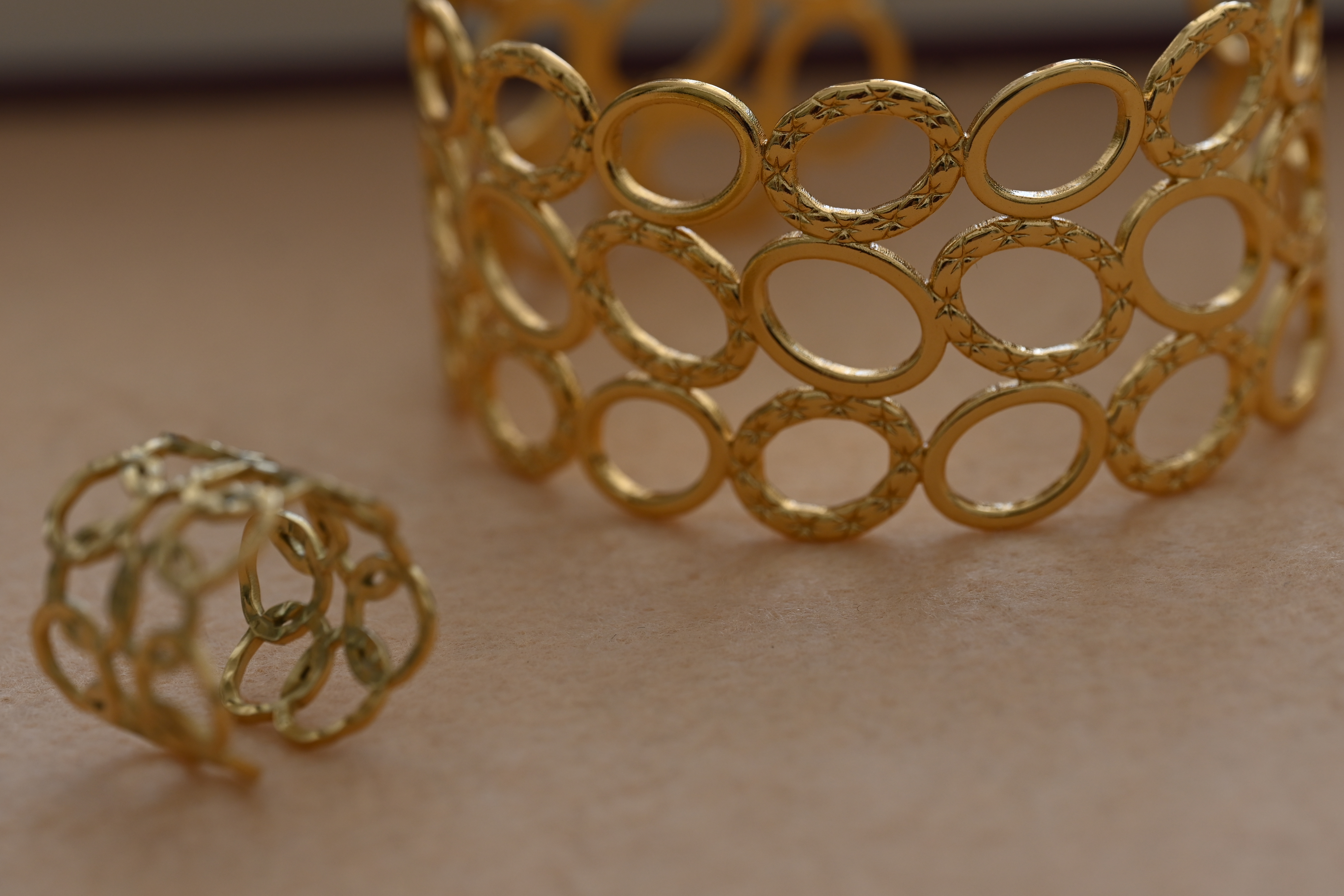 Golden circle bracelet