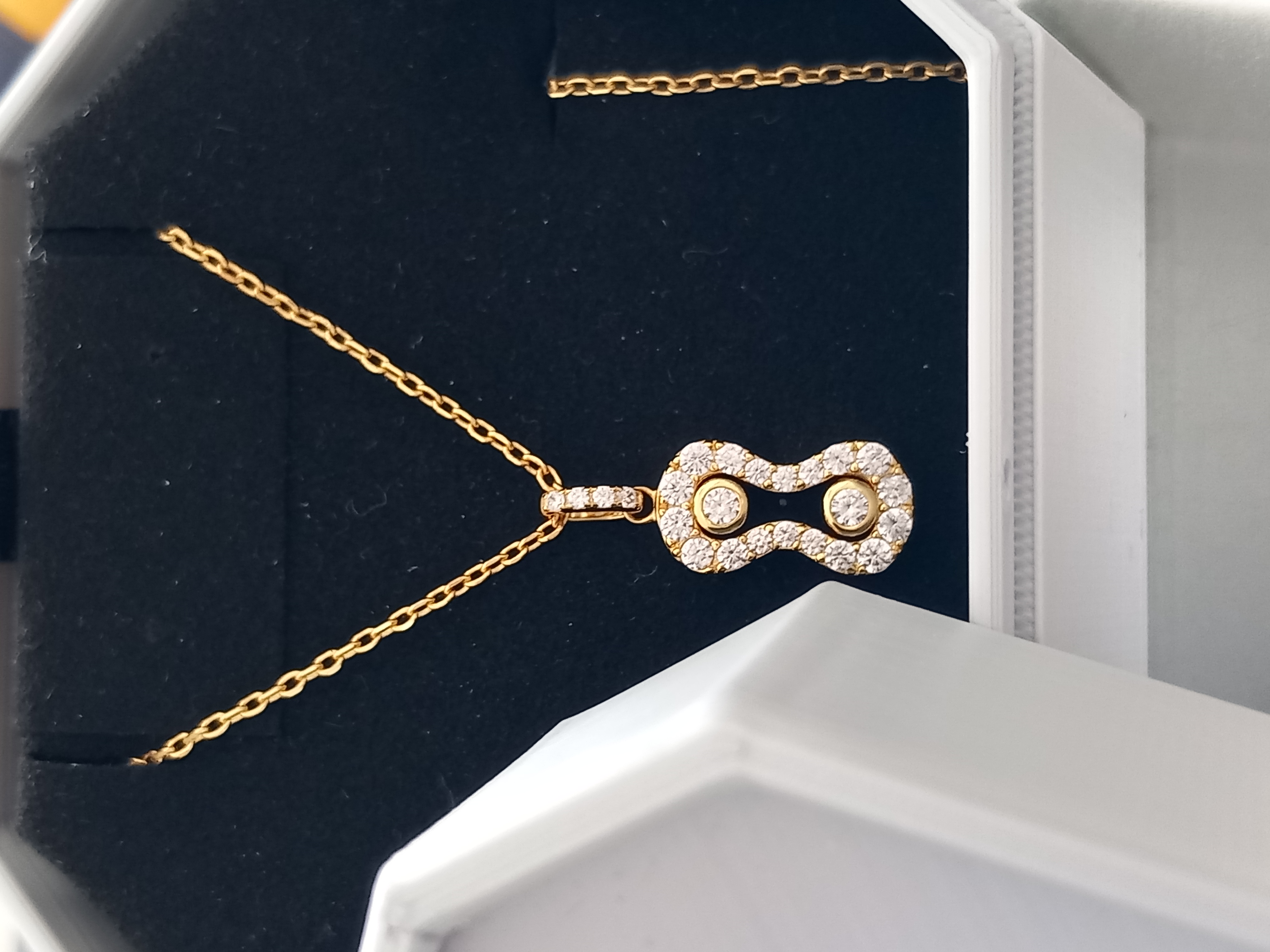 Collar "Claps" de plata chapado de oro con circonitas