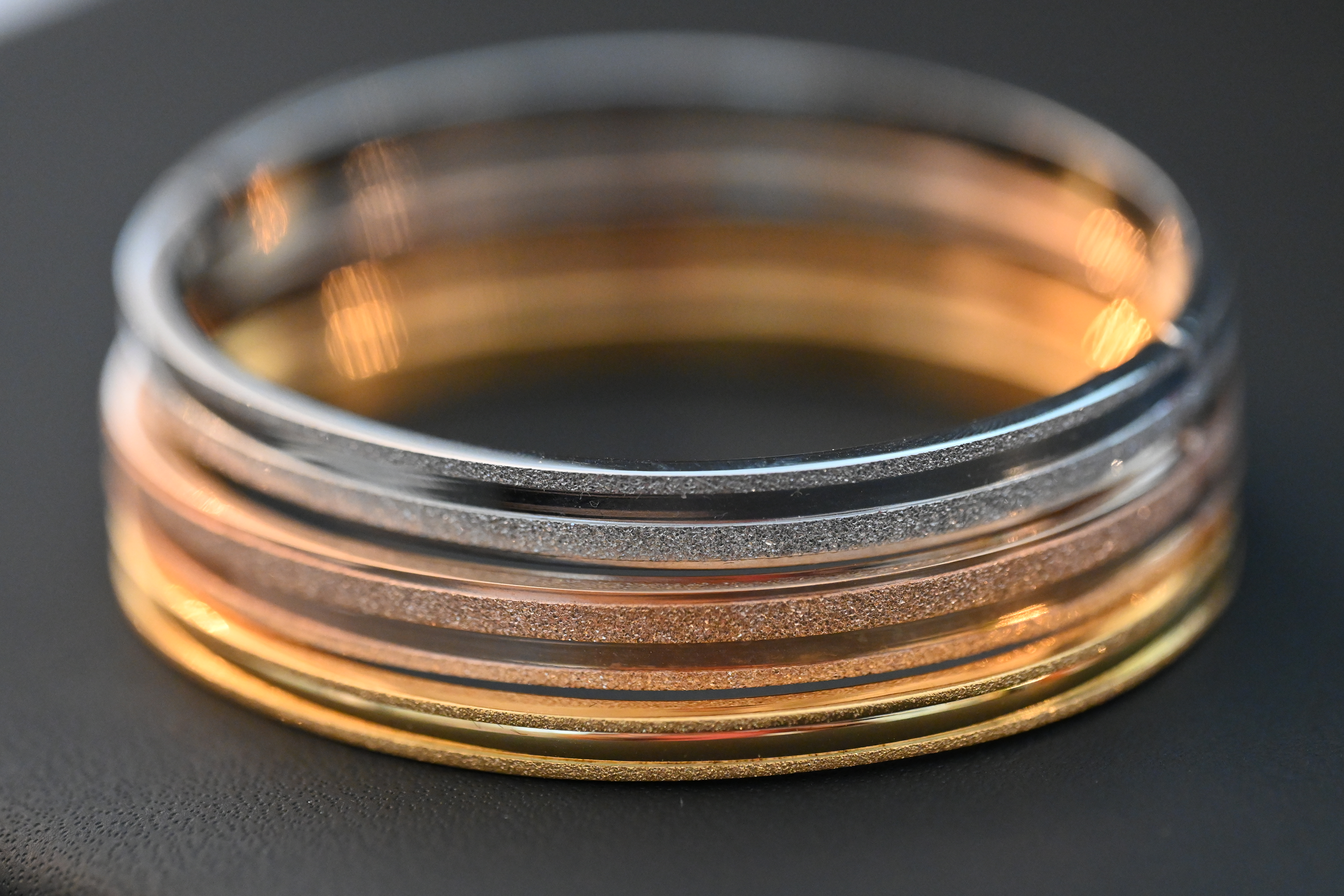 Pulseras metálicas elegantes