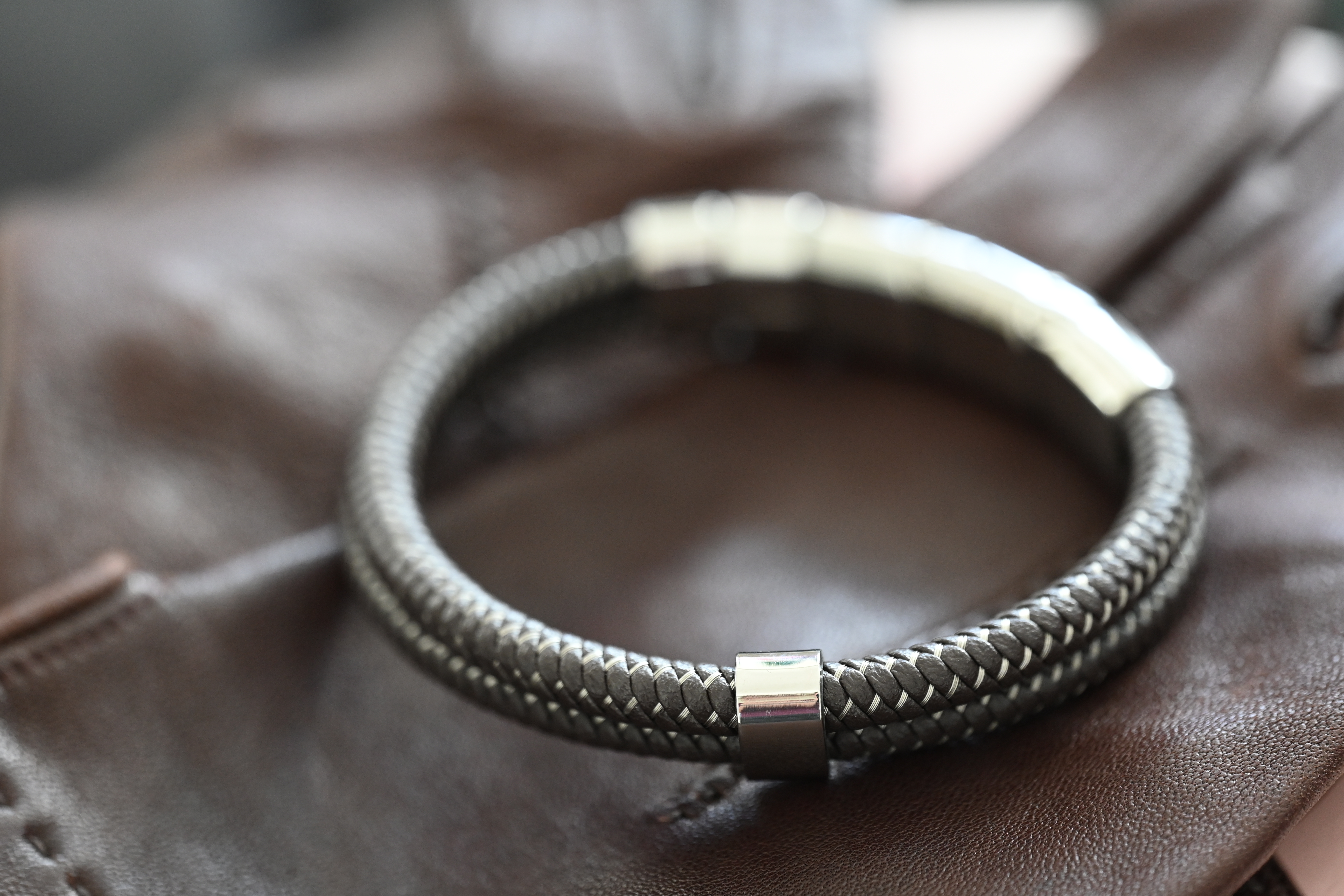 Leather and stainless steel bracelet