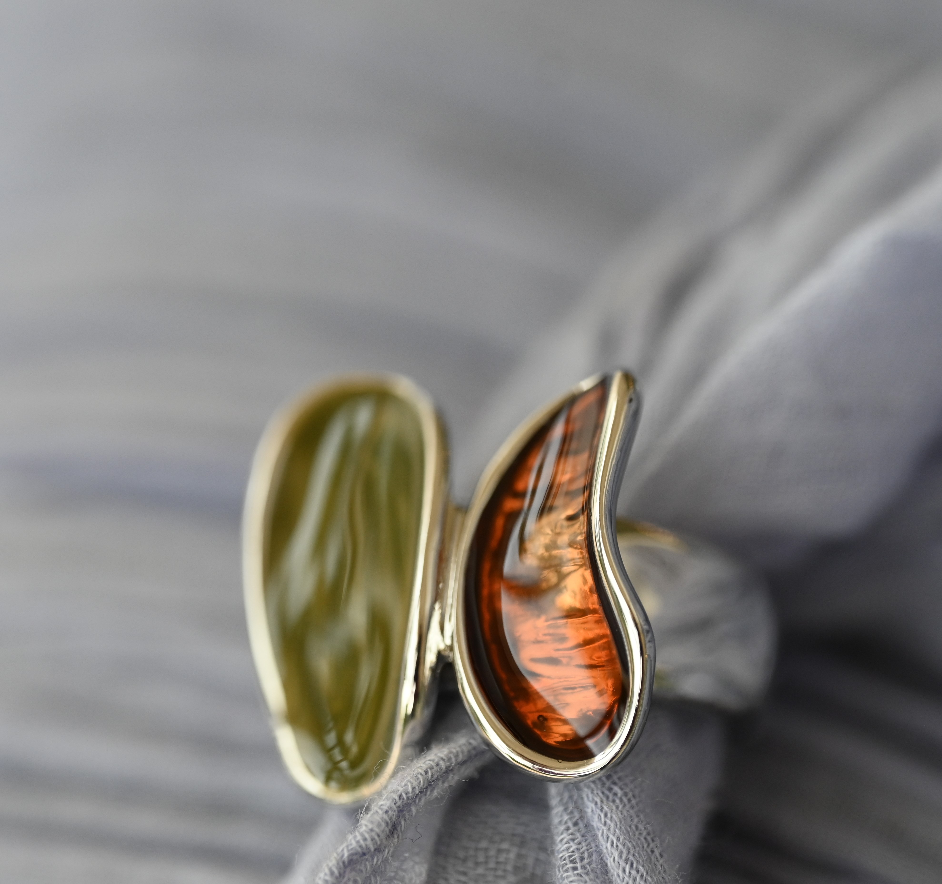 Anillo de diseño bicolor