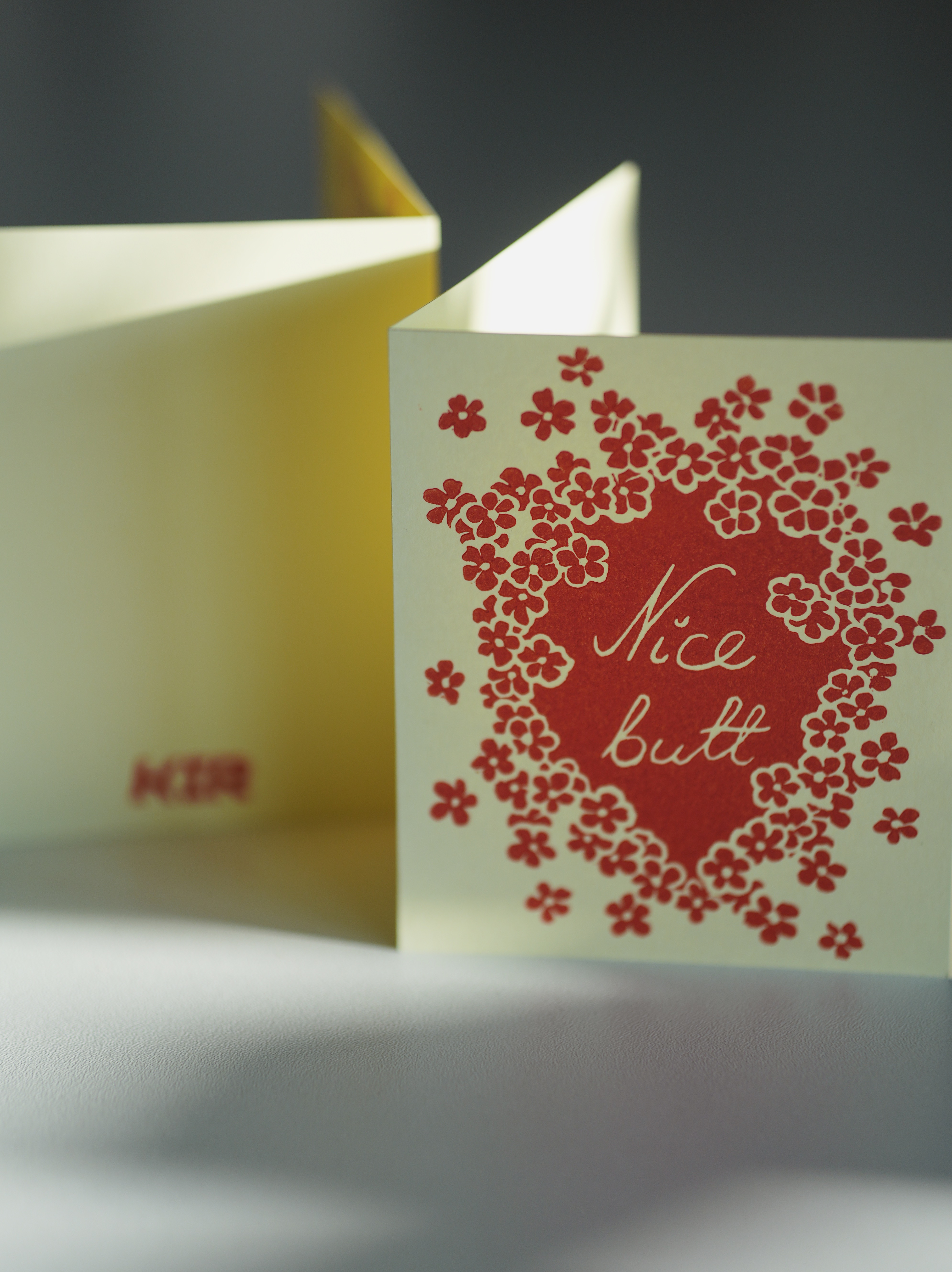 Rankų darbo atvirutė NICE BUTT