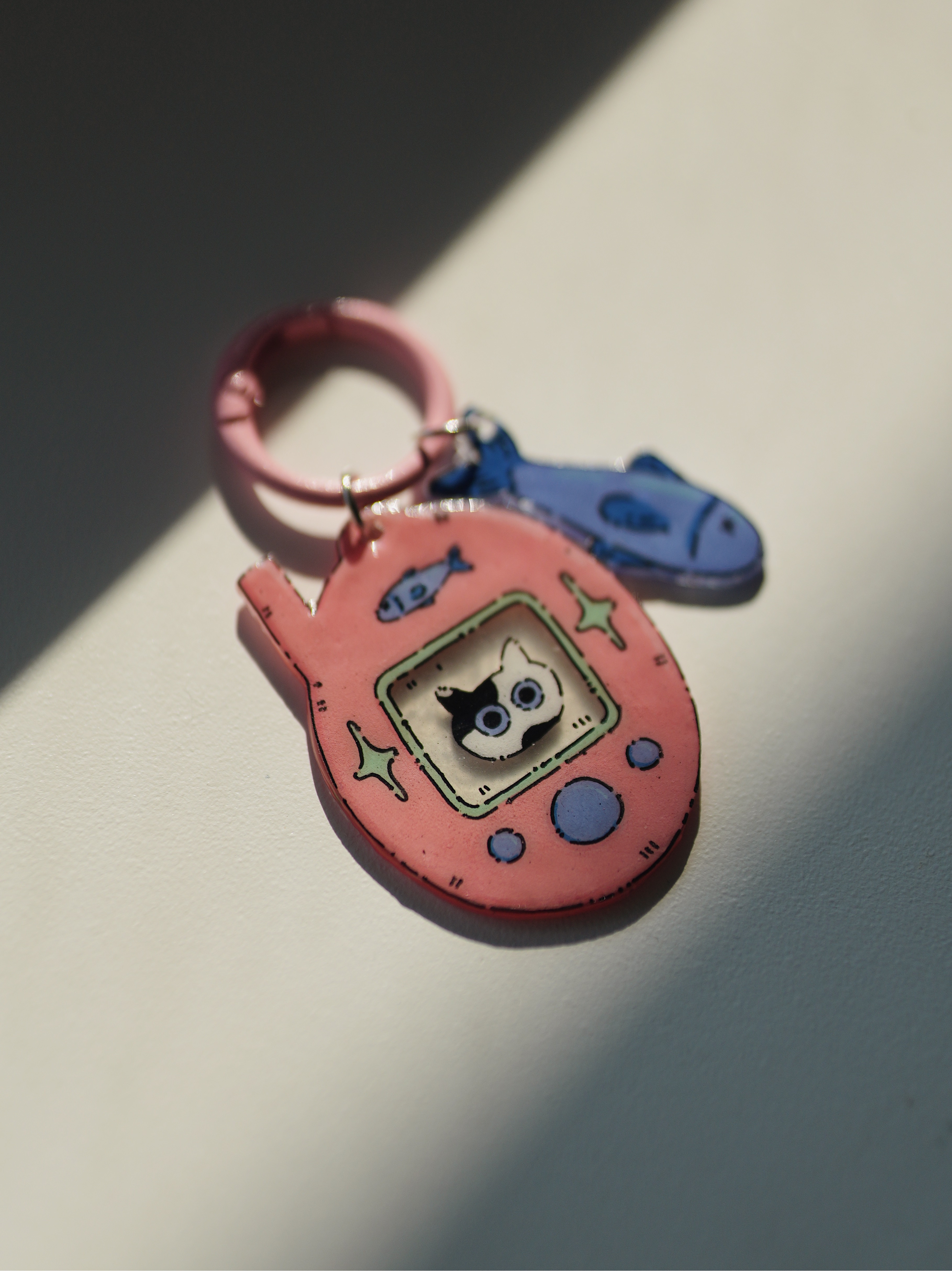 Raktų pakabukas su Tamagotchi dėmėtu kačiuku