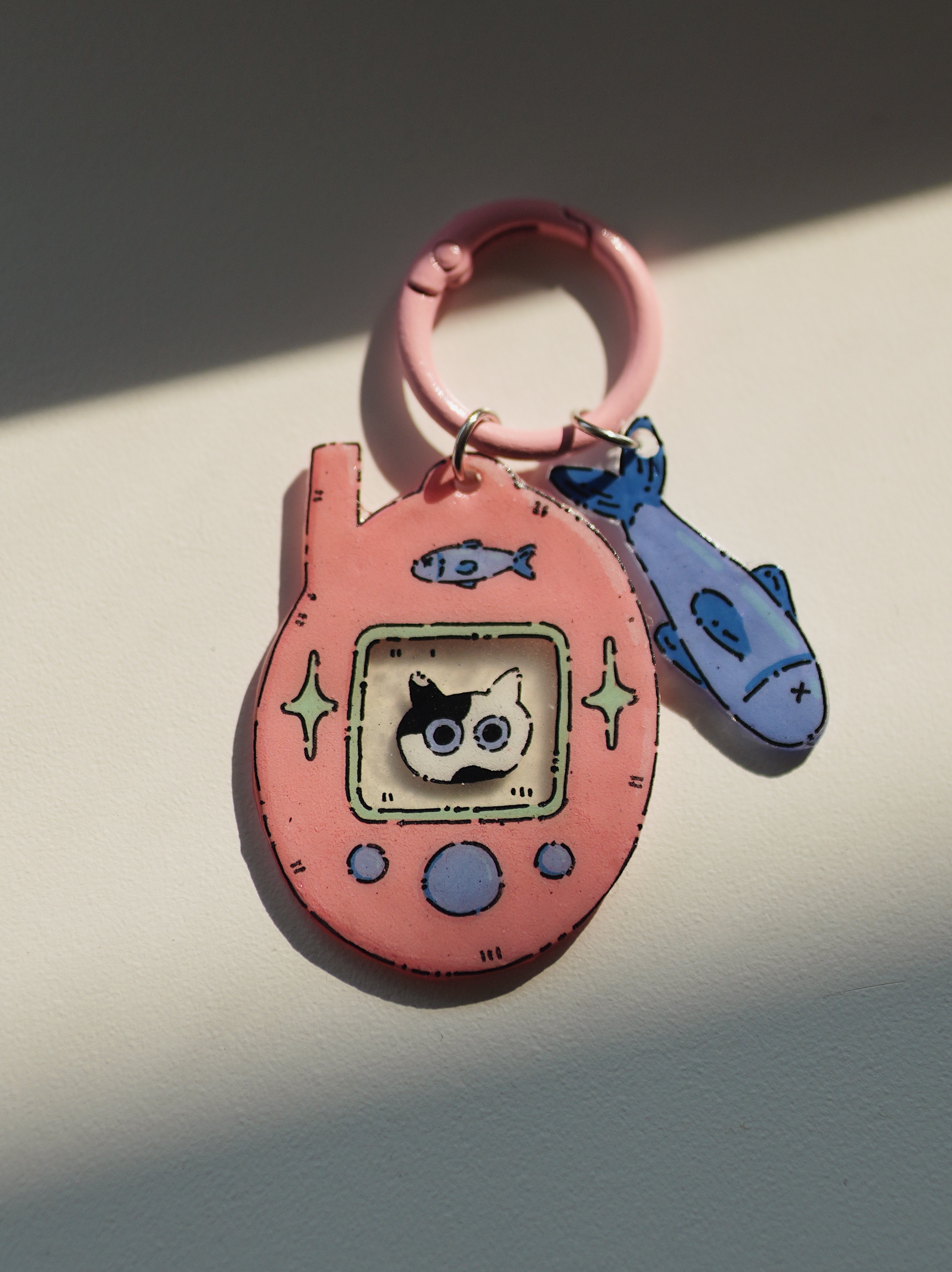 Raktų pakabukas su Tamagotchi dėmėtu kačiuku