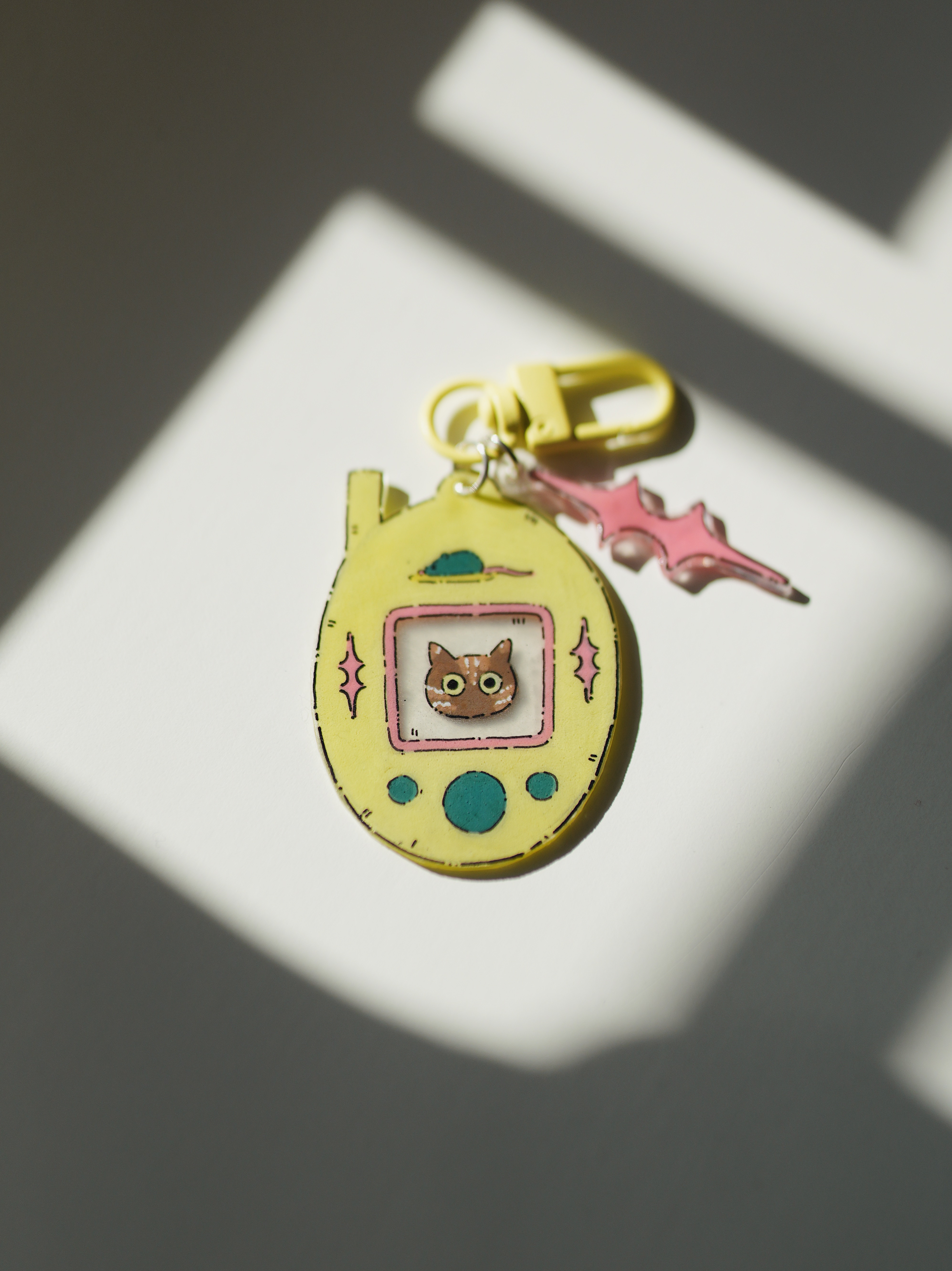 Raktų pakabukas su Tamagotchi rudu kačiuku