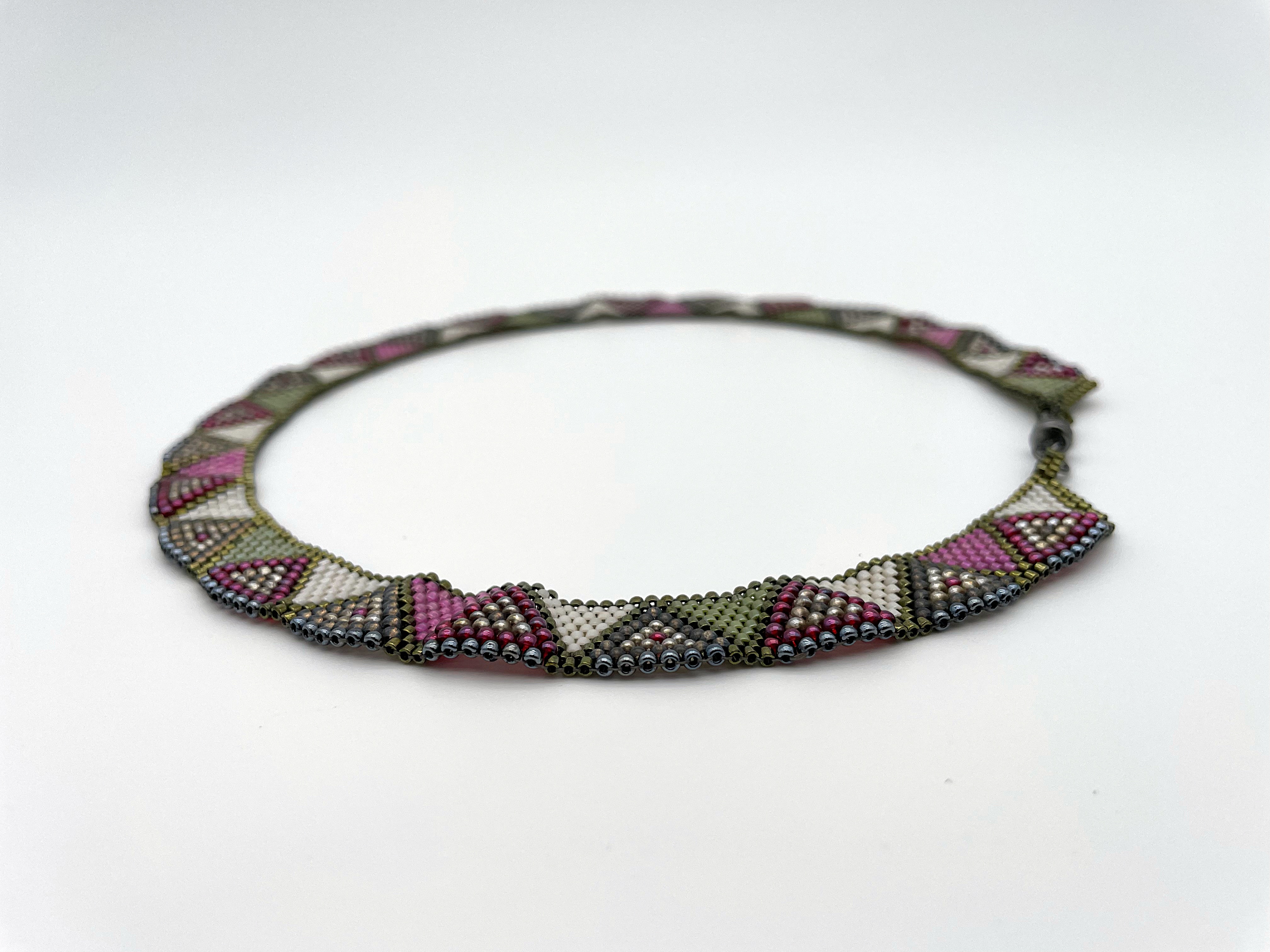 Mit Liebe handgefädelte Perlen