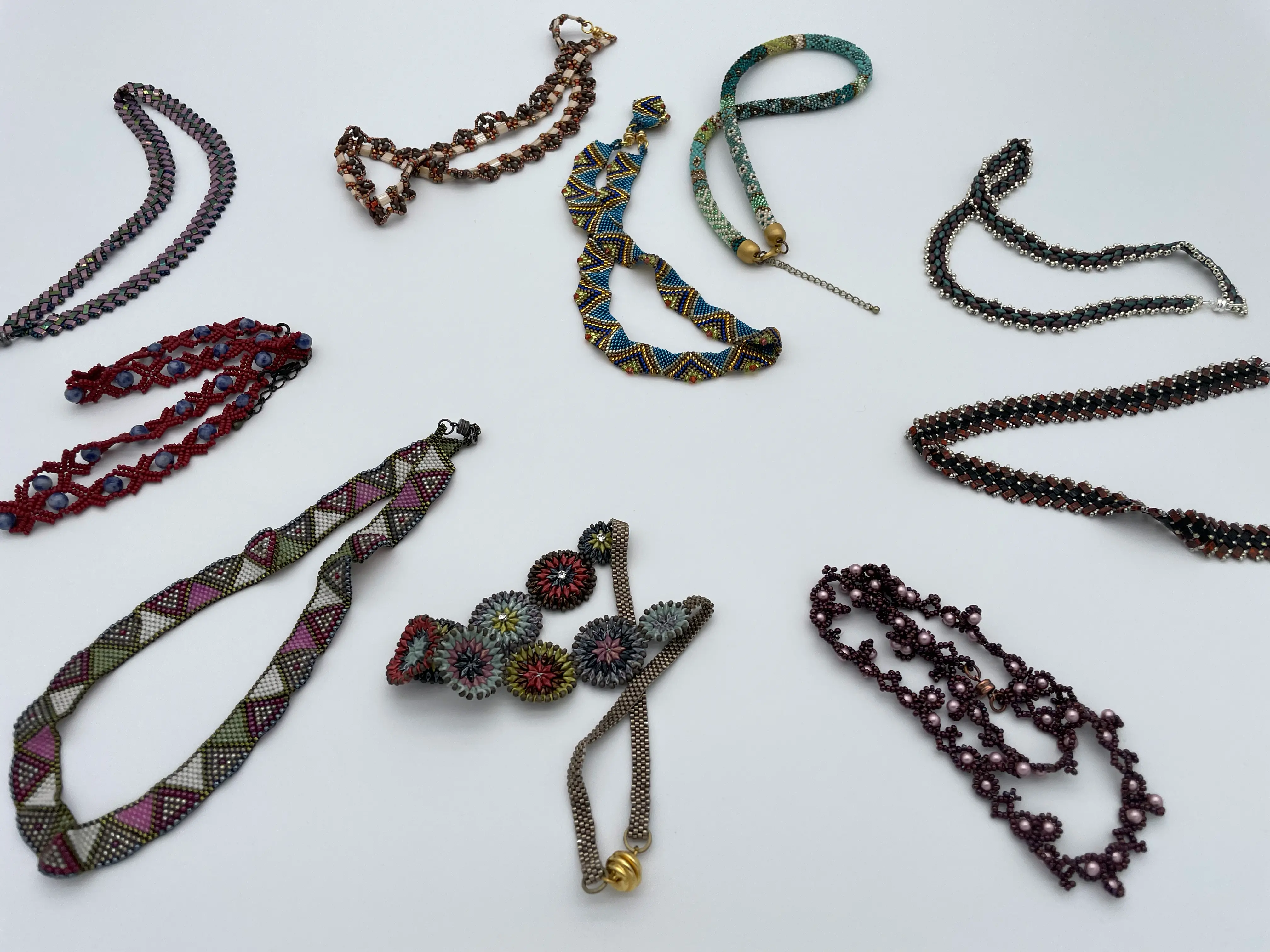 Mit Liebe handgefädelte Perlen