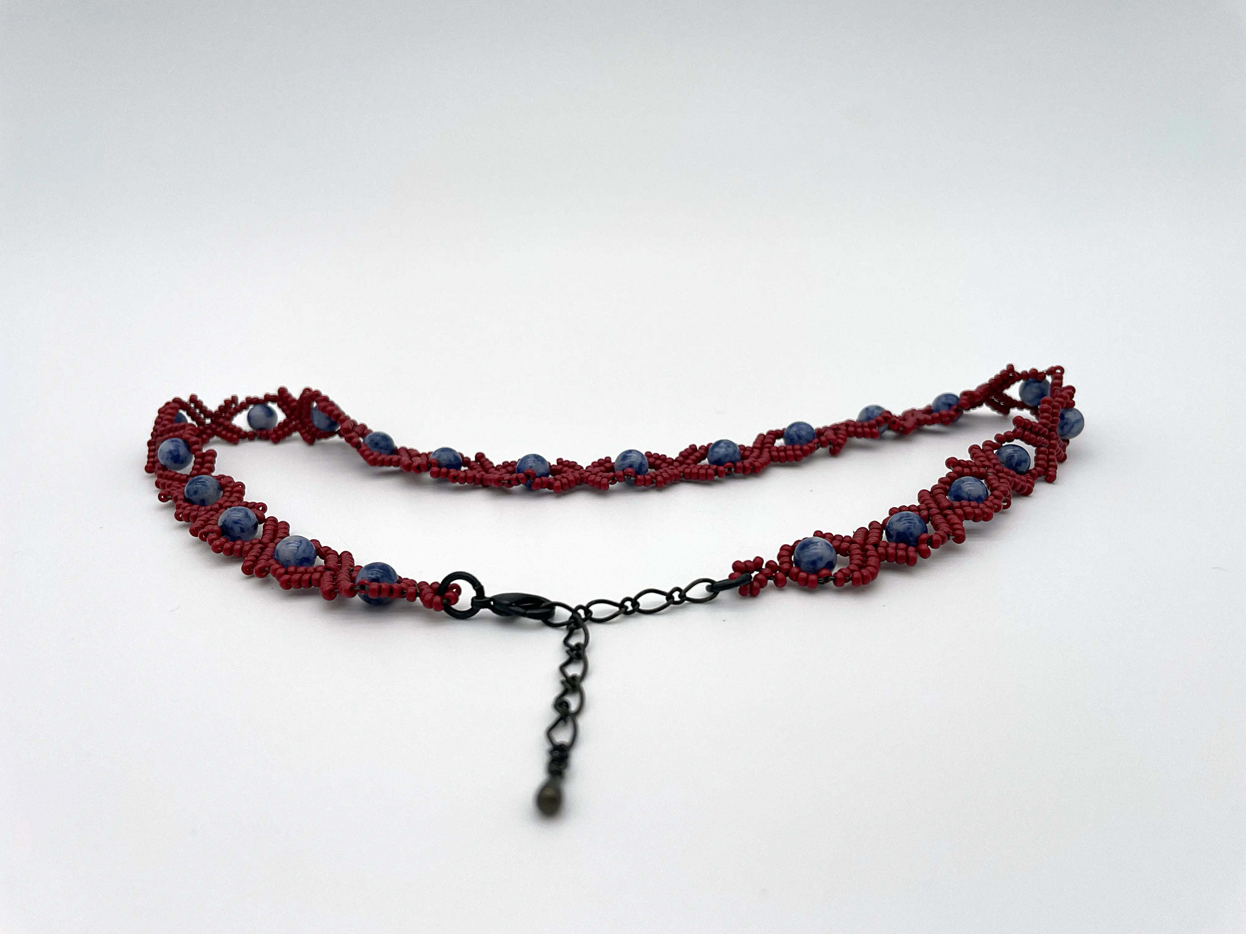 Mit Liebe handgefädelte Perlen