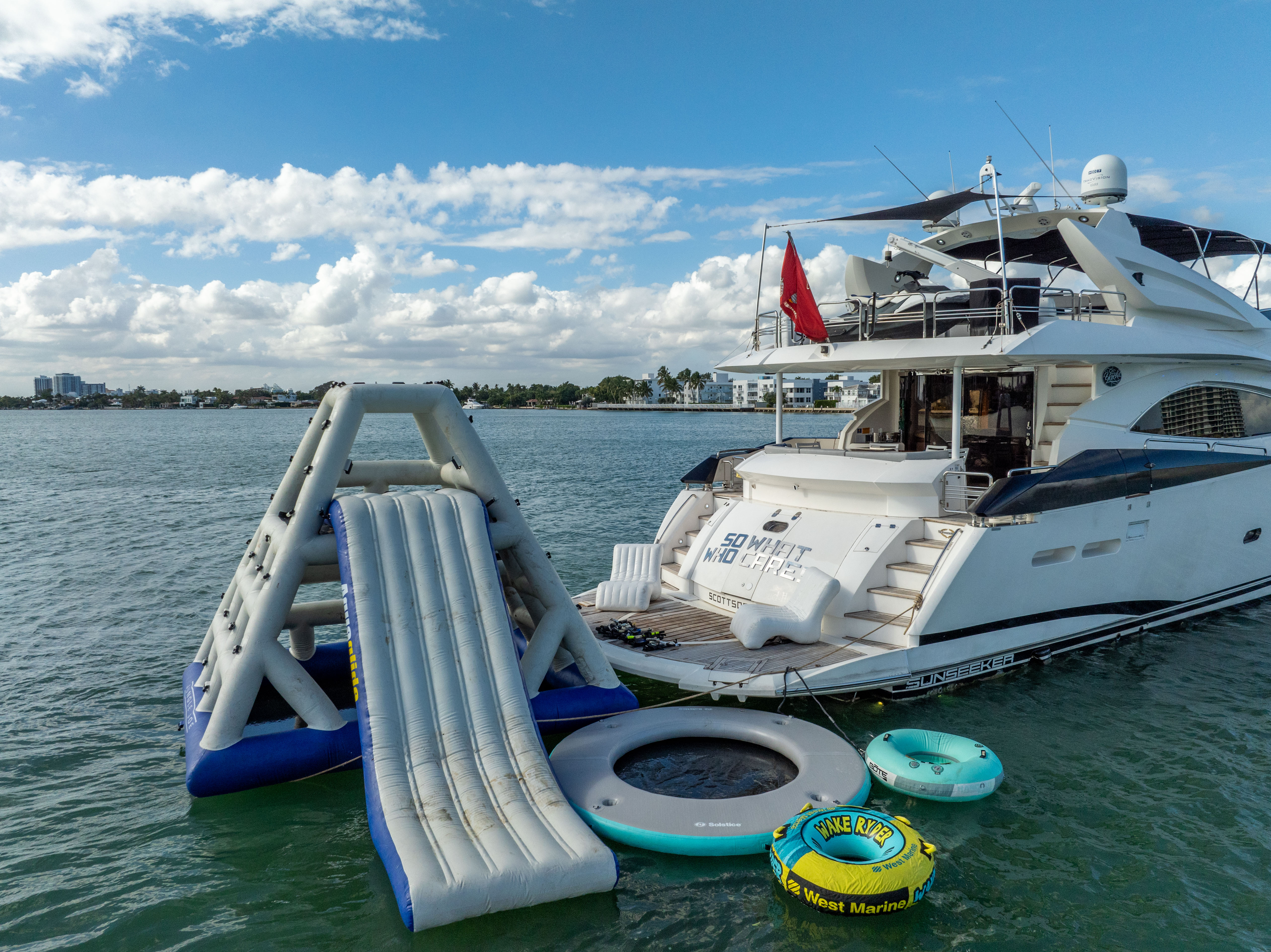100FT Sunseeker + Guest pool