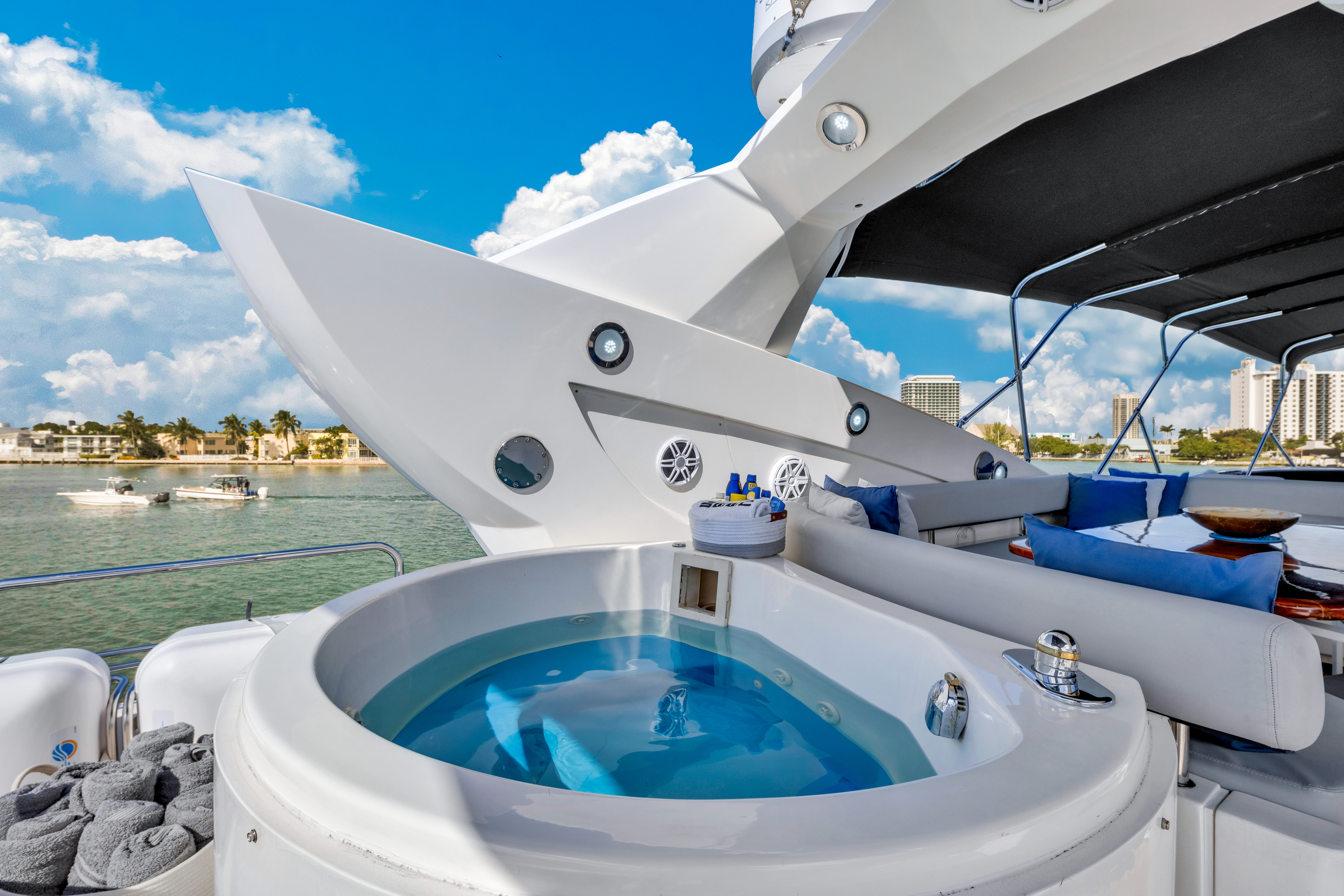 100FT Sunseeker + Guest pool