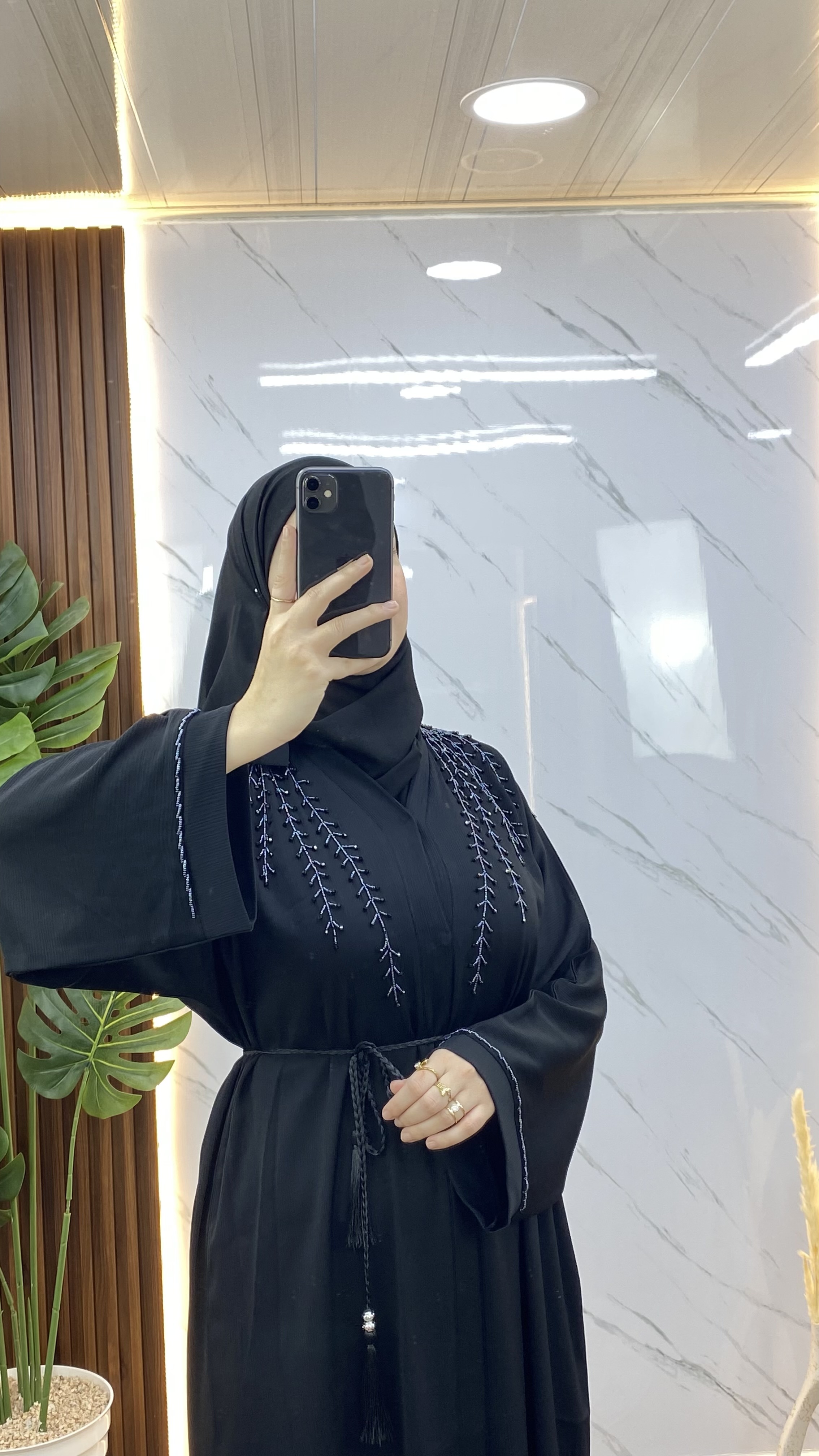 Abaya Noir Avec Des Perles Argenté