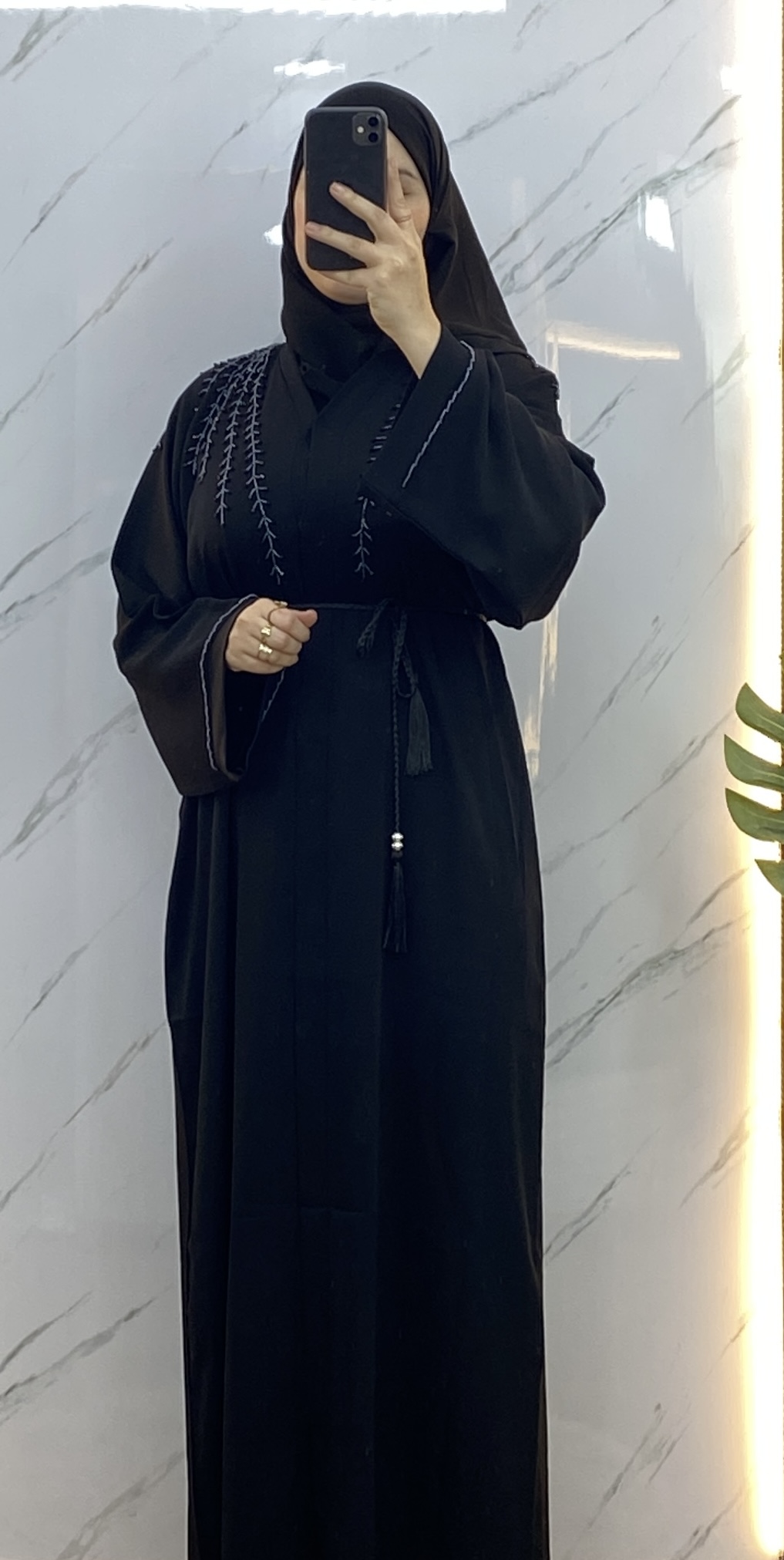 Abaya Noir Avec Des Perles Argenté