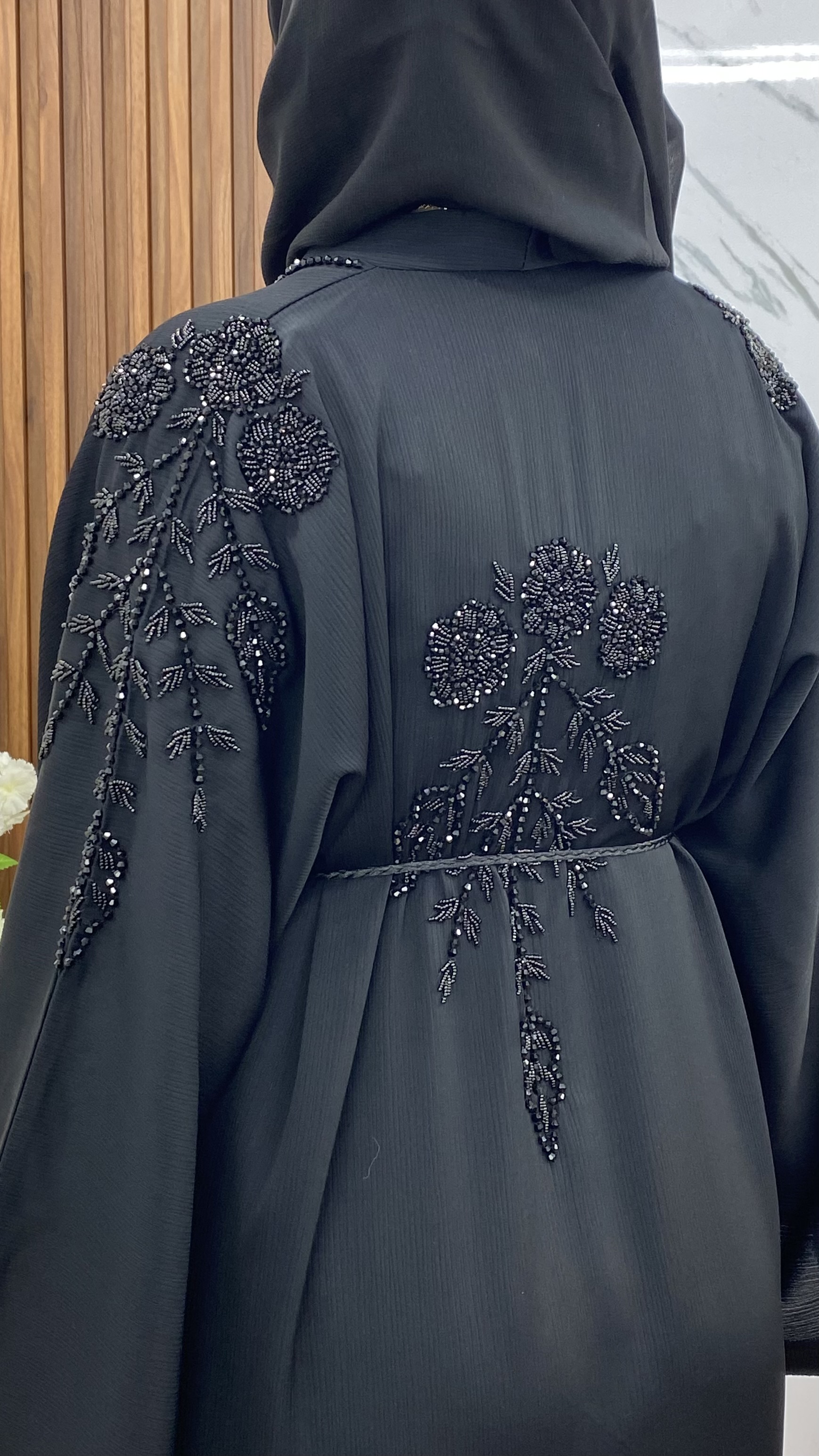 عباية راقية مطرزة