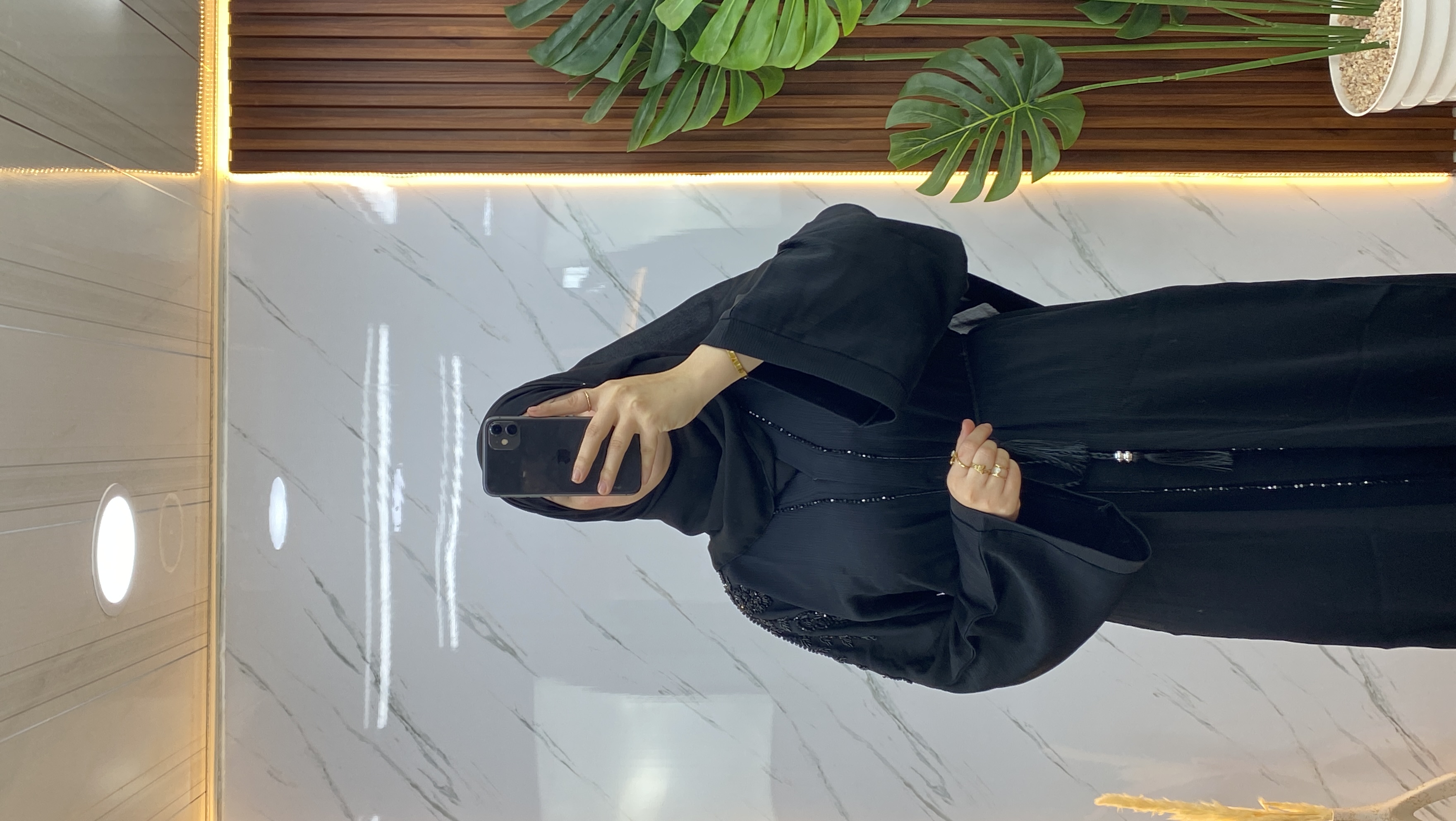 عباية راقية مطرزة