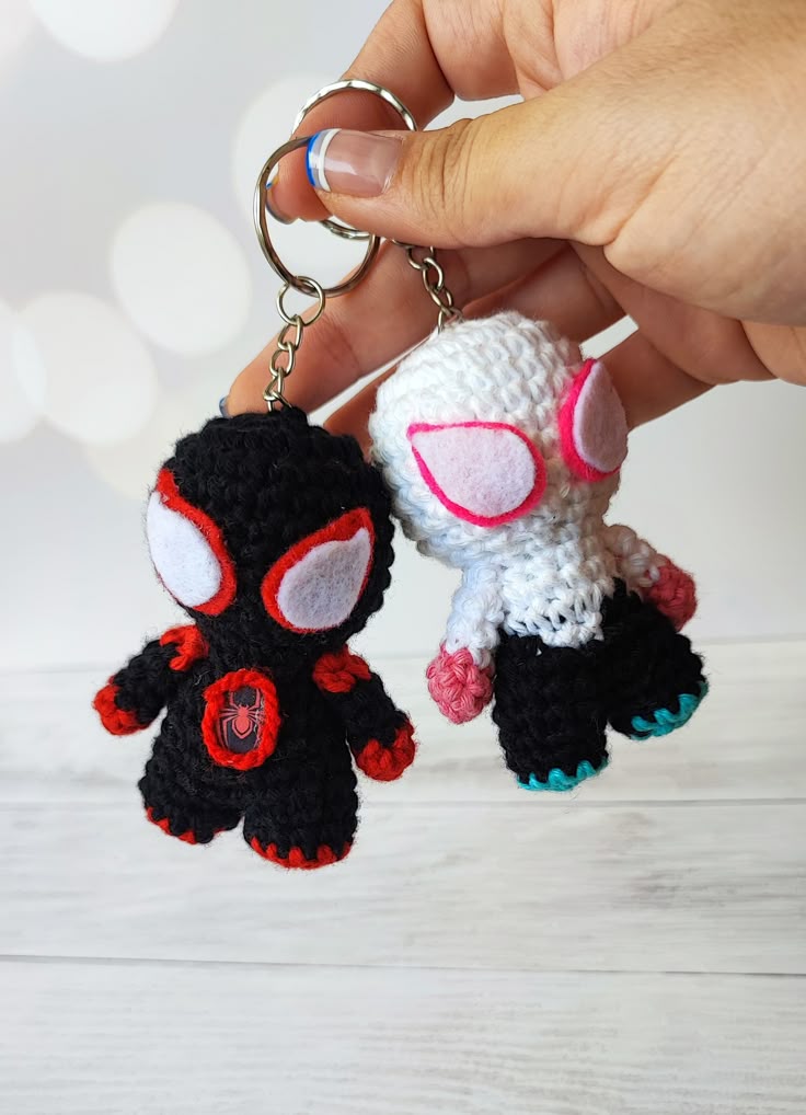 Kit Casal Chaveiros Amigurumi Miles Morales & Spider-Gwen