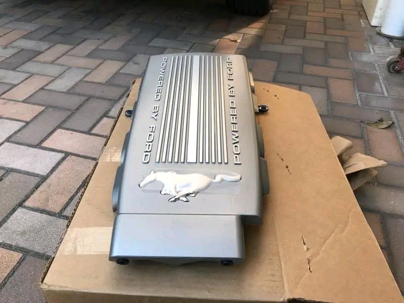 Ford Mustang engine cover 05-14 Mustang
