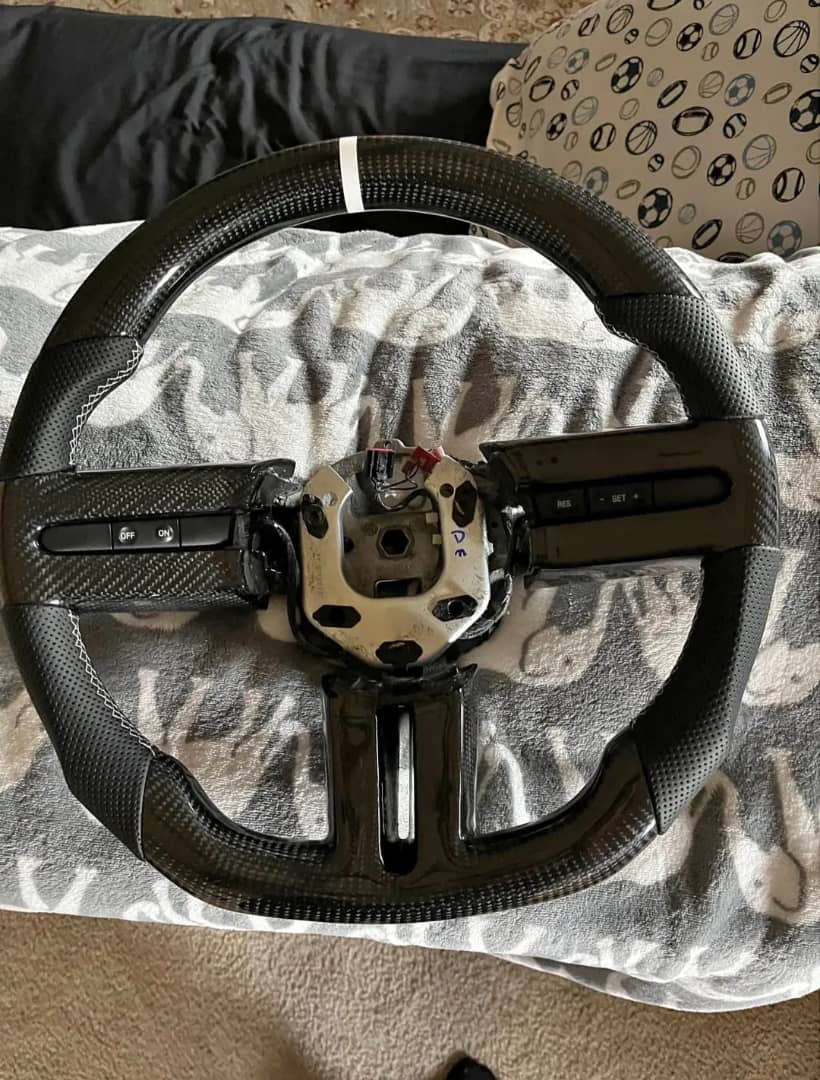 05-09 mustang Carbon Fiber Car Steering Wheel