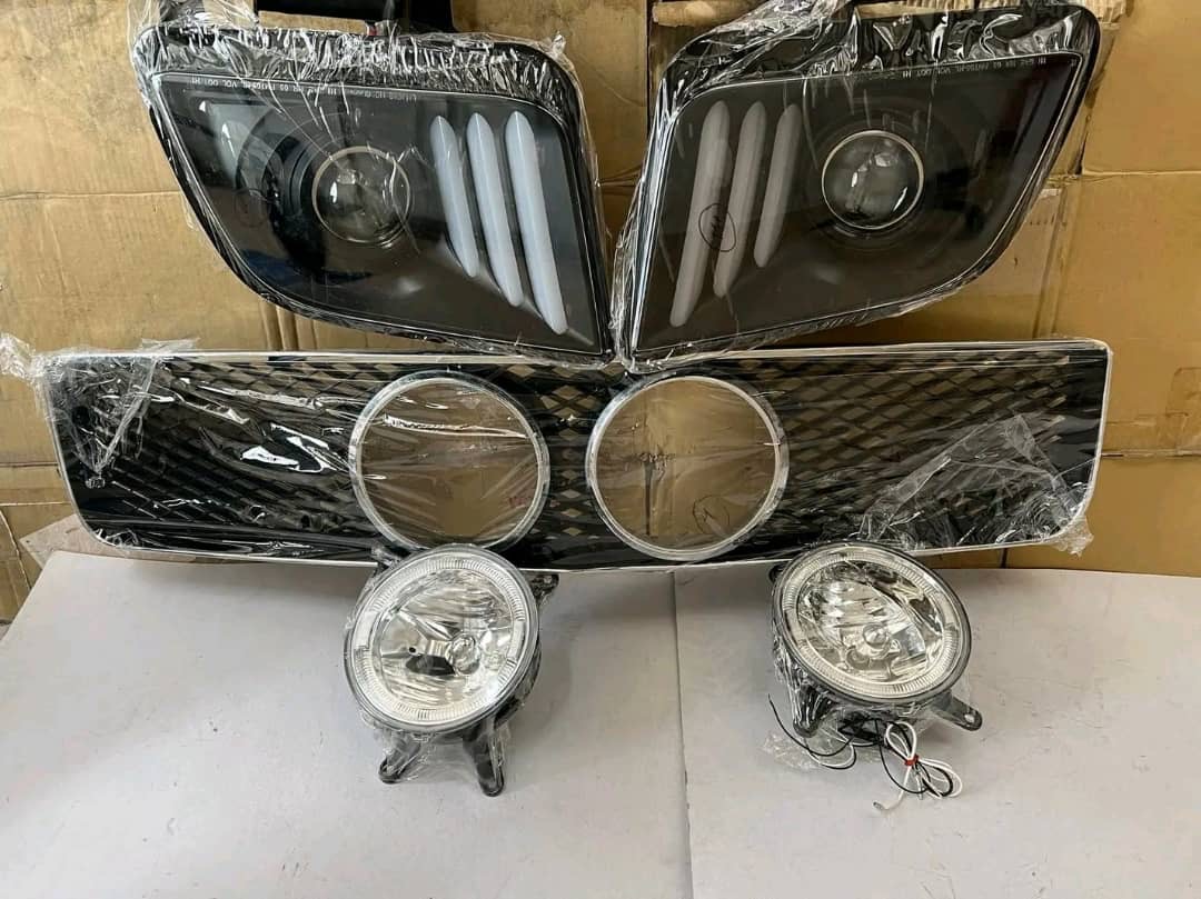 2005-2009 mustang Headlight and Grill Set