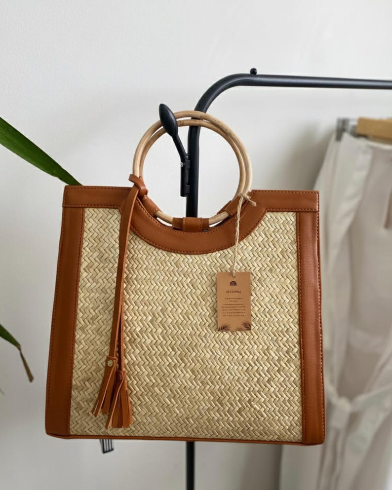 Handwoven Pandan Top Handle Bag: Eco-Luxe Bali Carry Bag