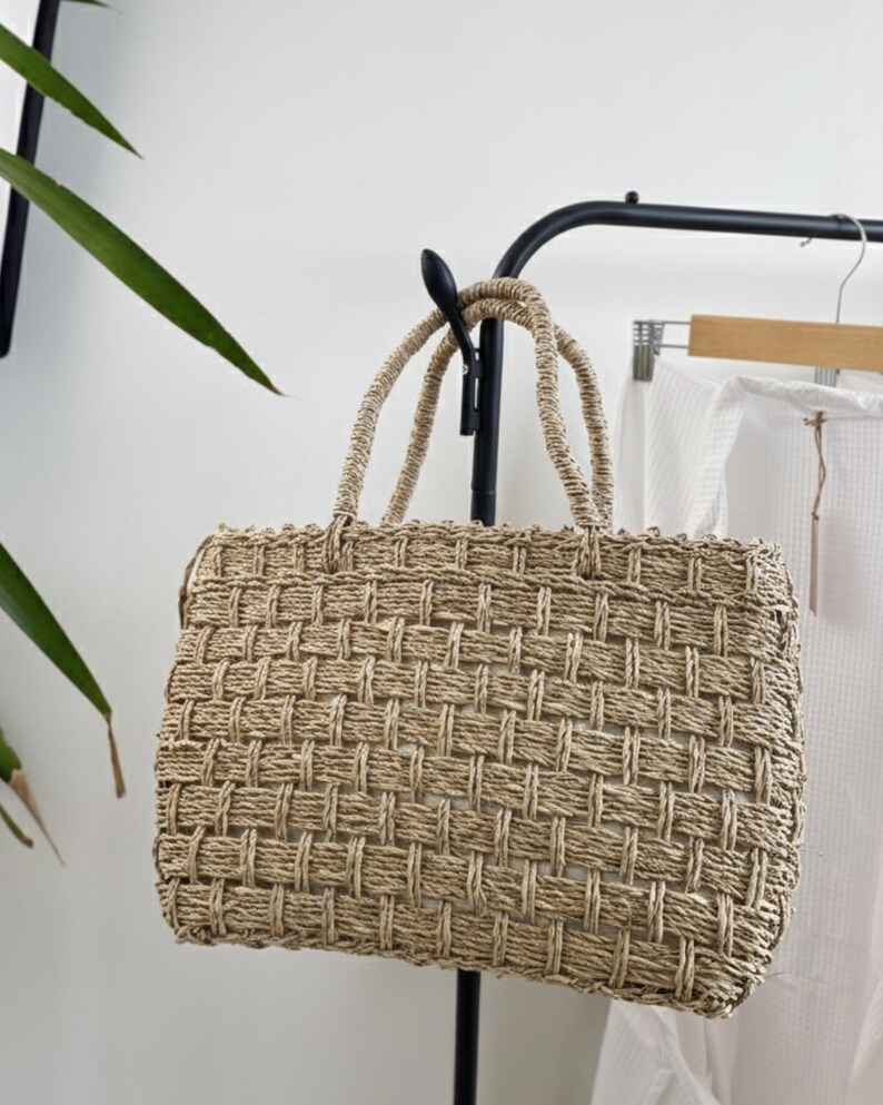 Handwoven Mendong Tote Bag: Seagrass Carry Bag, Artisan Design