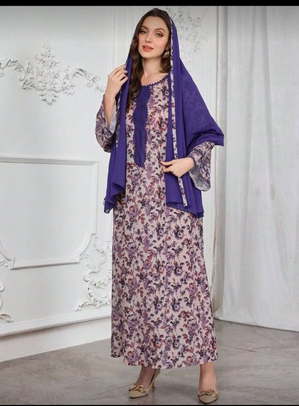 فستان طويل بأكمام طويلة