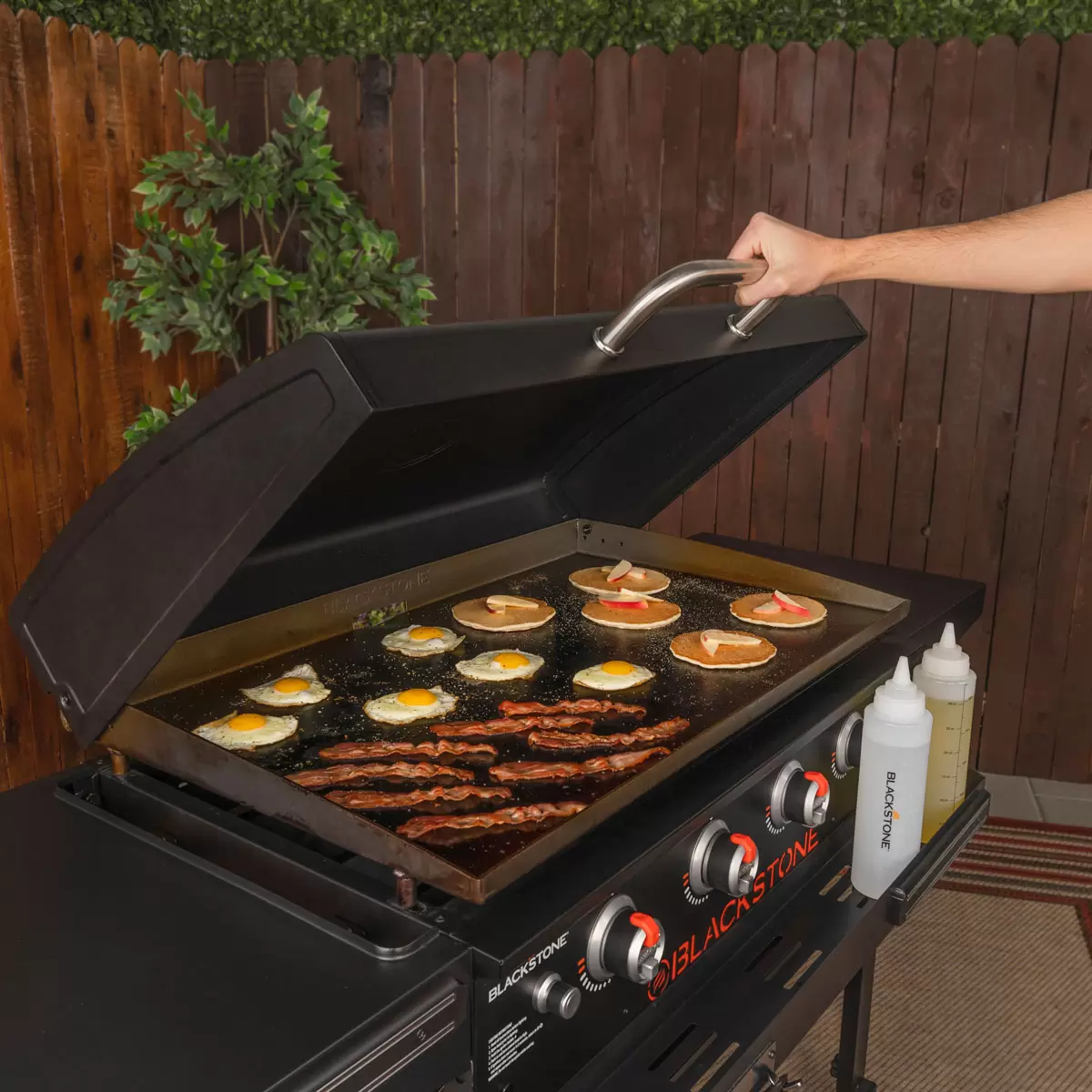 Blackstone 36" Griddle Gas Barbecue with Hood & Front Shelf