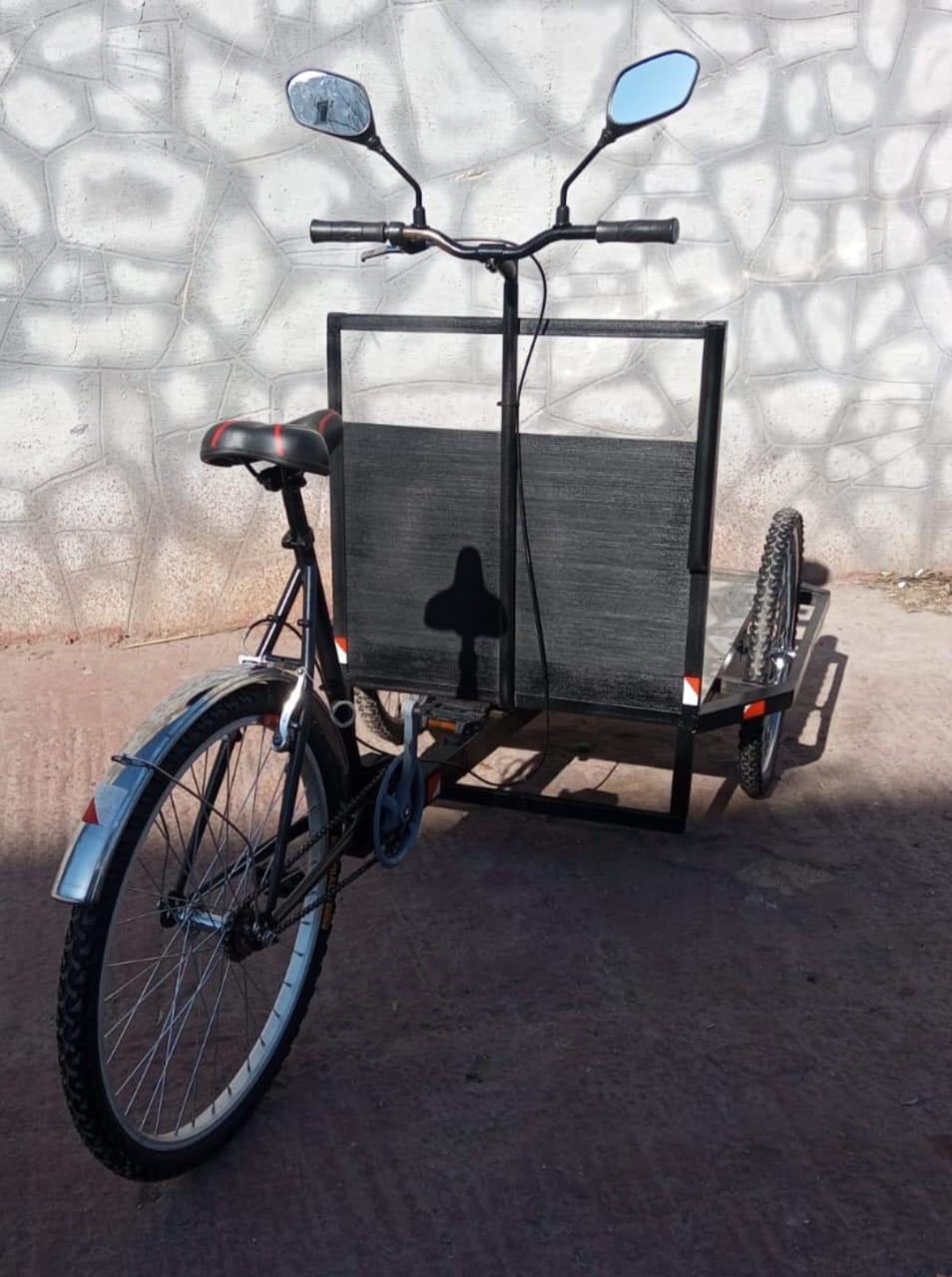 Vélo Cargo Électrique à Plateau Avant – Puissant, Stable et Idéal pour le Transport Professionnel