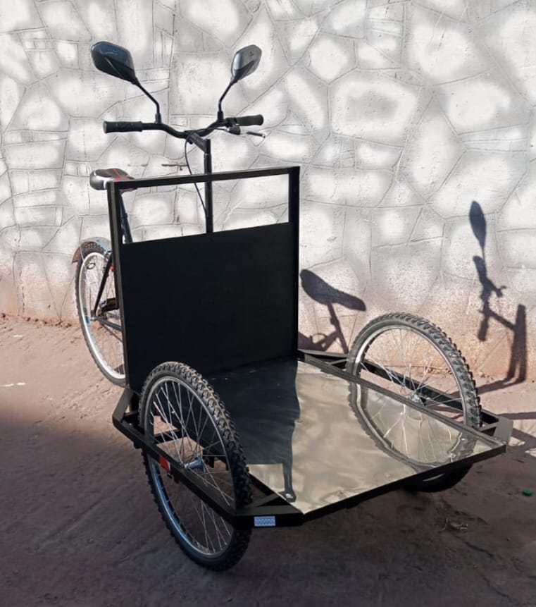 Vélo Cargo Électrique à Plateau Avant – Puissant, Stable et Idéal pour le Transport Professionnel