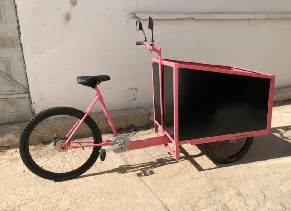 Vélo Cargo Électrique Noir Rouge