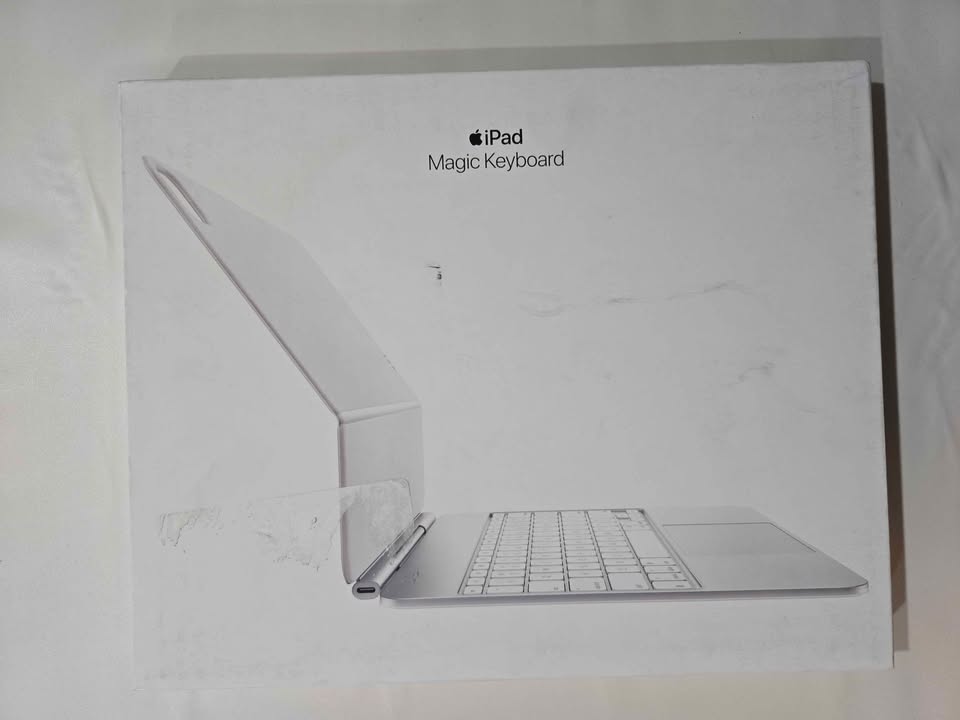  Apple iPad Magic Keyboard Case for iPad Pro 13-inch (M4), Great Typing Experience, Built-in Trackpad, Function Row, US English - White