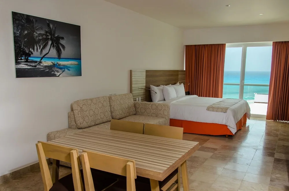 Krystal Cancun Hotel & Resort ⭐️⭐️⭐️⭐️