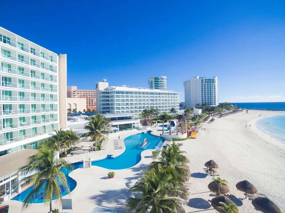 Krystal Cancun Hotel & Resort ⭐️⭐️⭐️⭐️