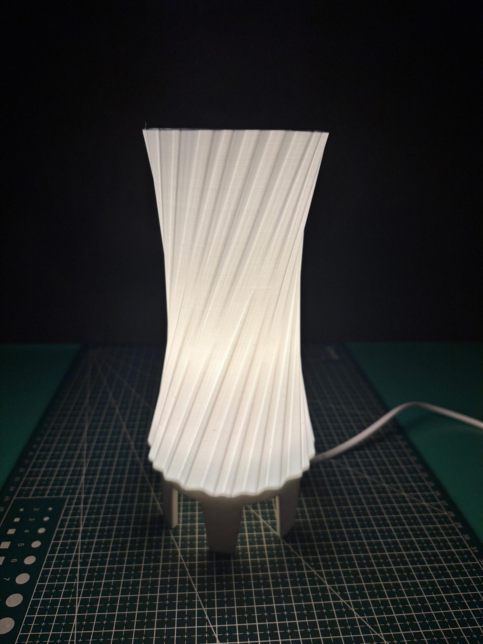 Glassy 3D Printed Lamp