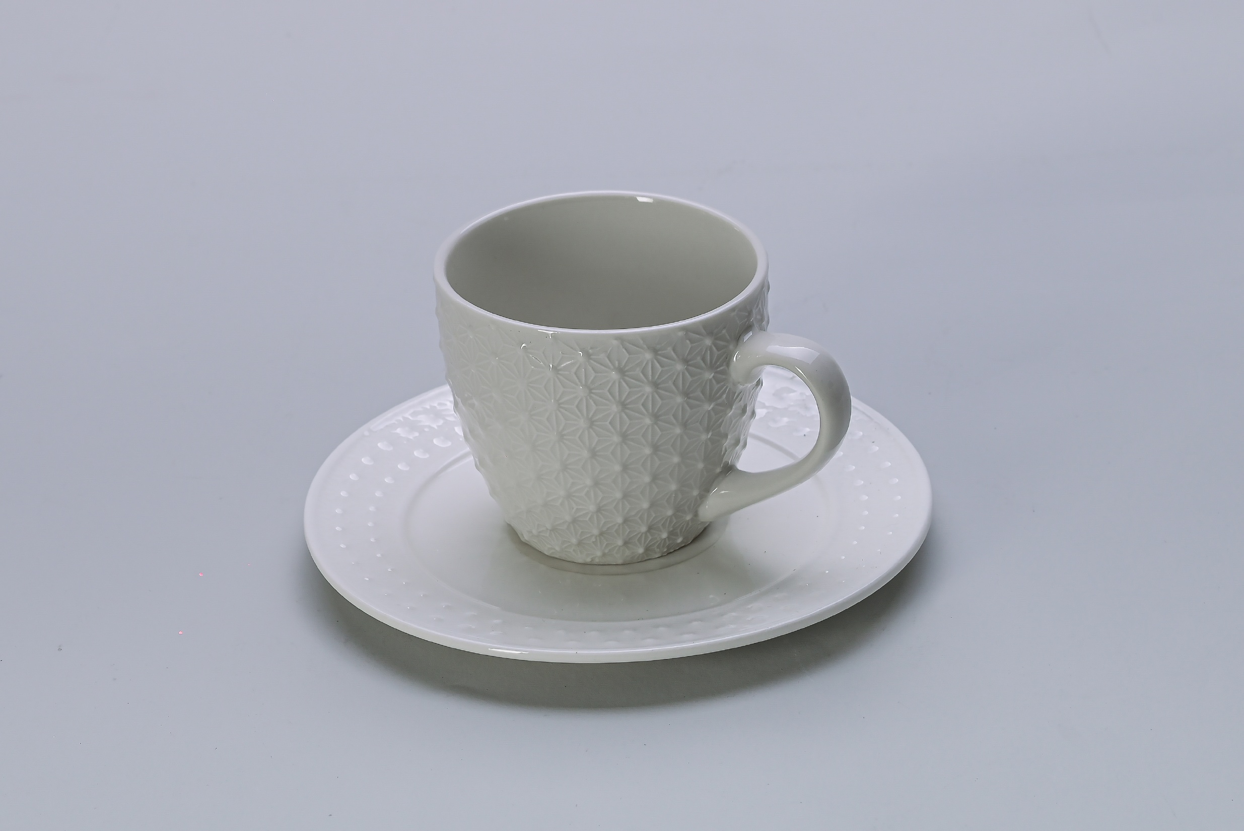 Taza y plato de porcelana