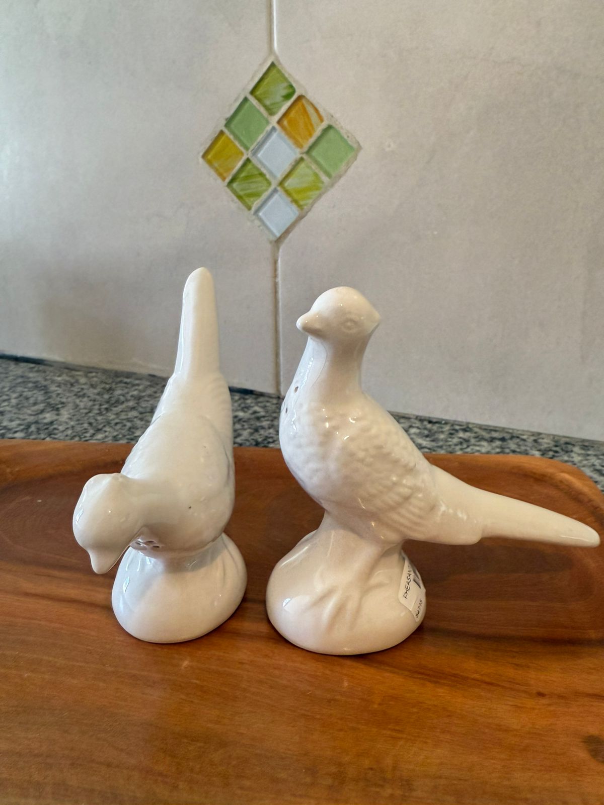 Figuras de palomas de cerámica