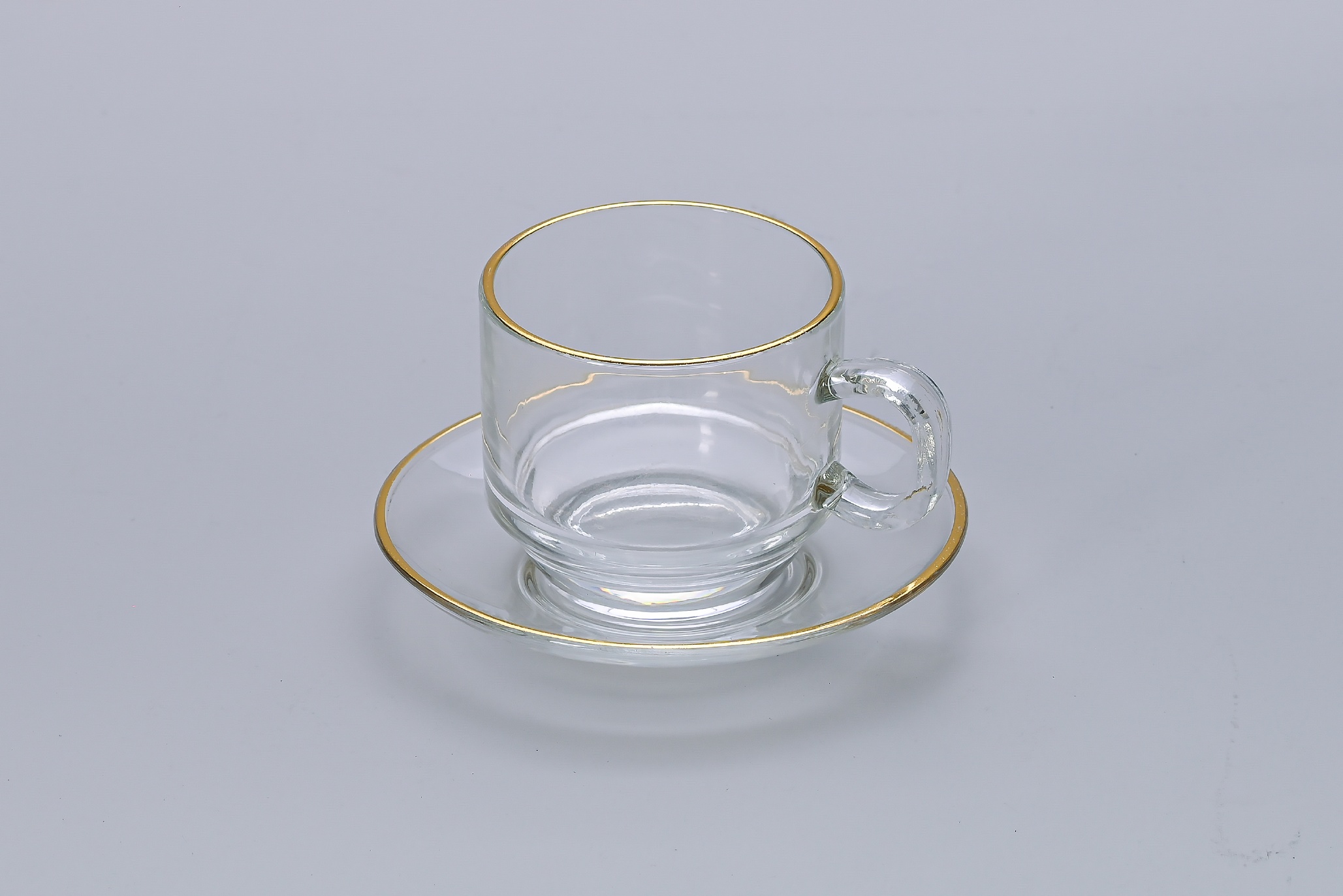 Juego deTaza de vidrio con borde dorado