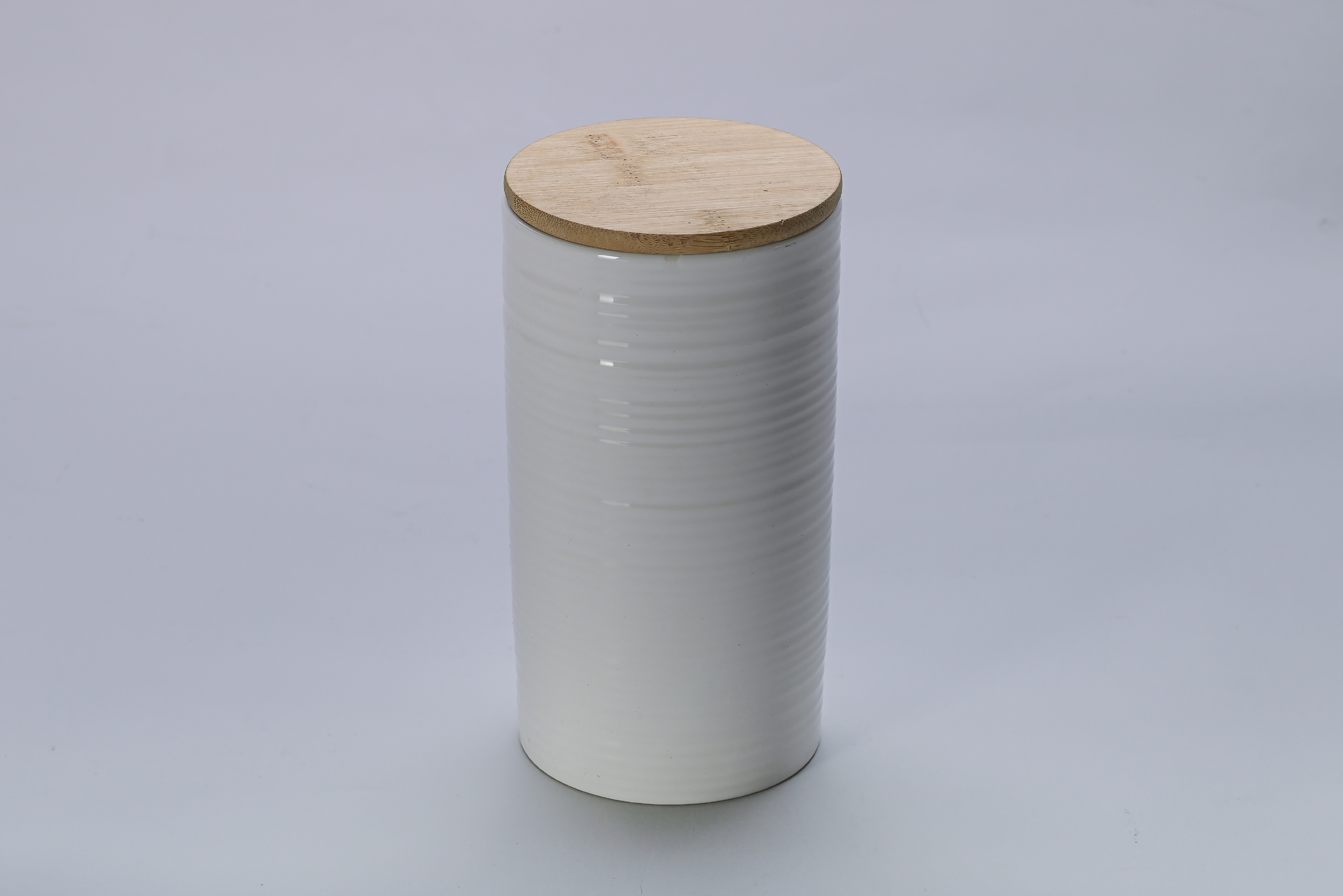 Fraco de cerámica con tapa de madera