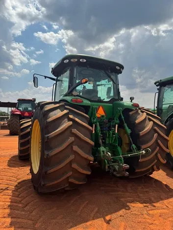 TRATOR AGRÍCOLA JOHN DEERE 8320R