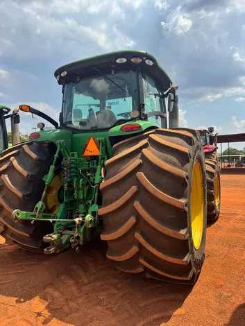 TRATOR AGRÍCOLA JOHN DEERE 8320R