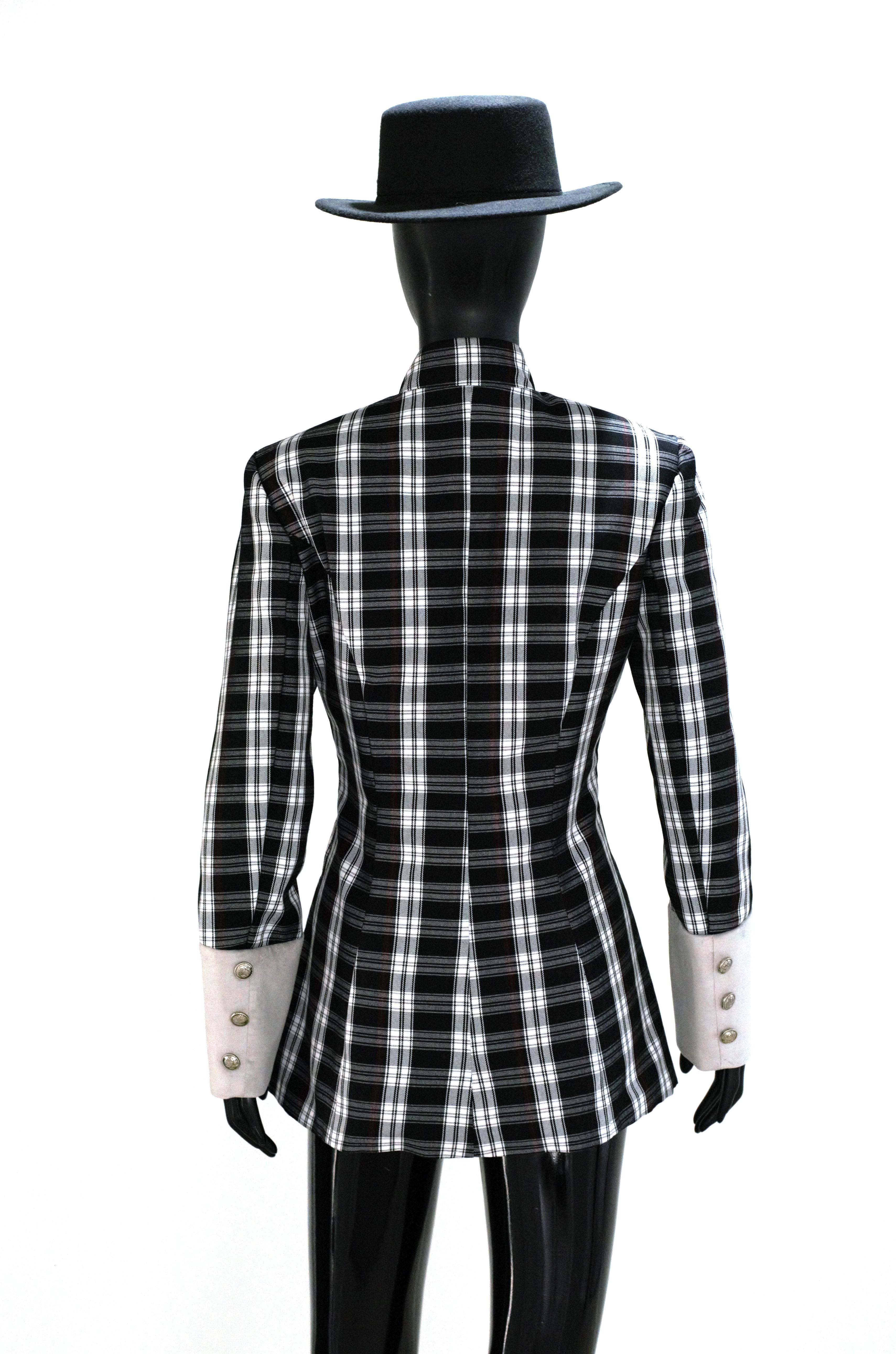 Brèagha Tartan Line