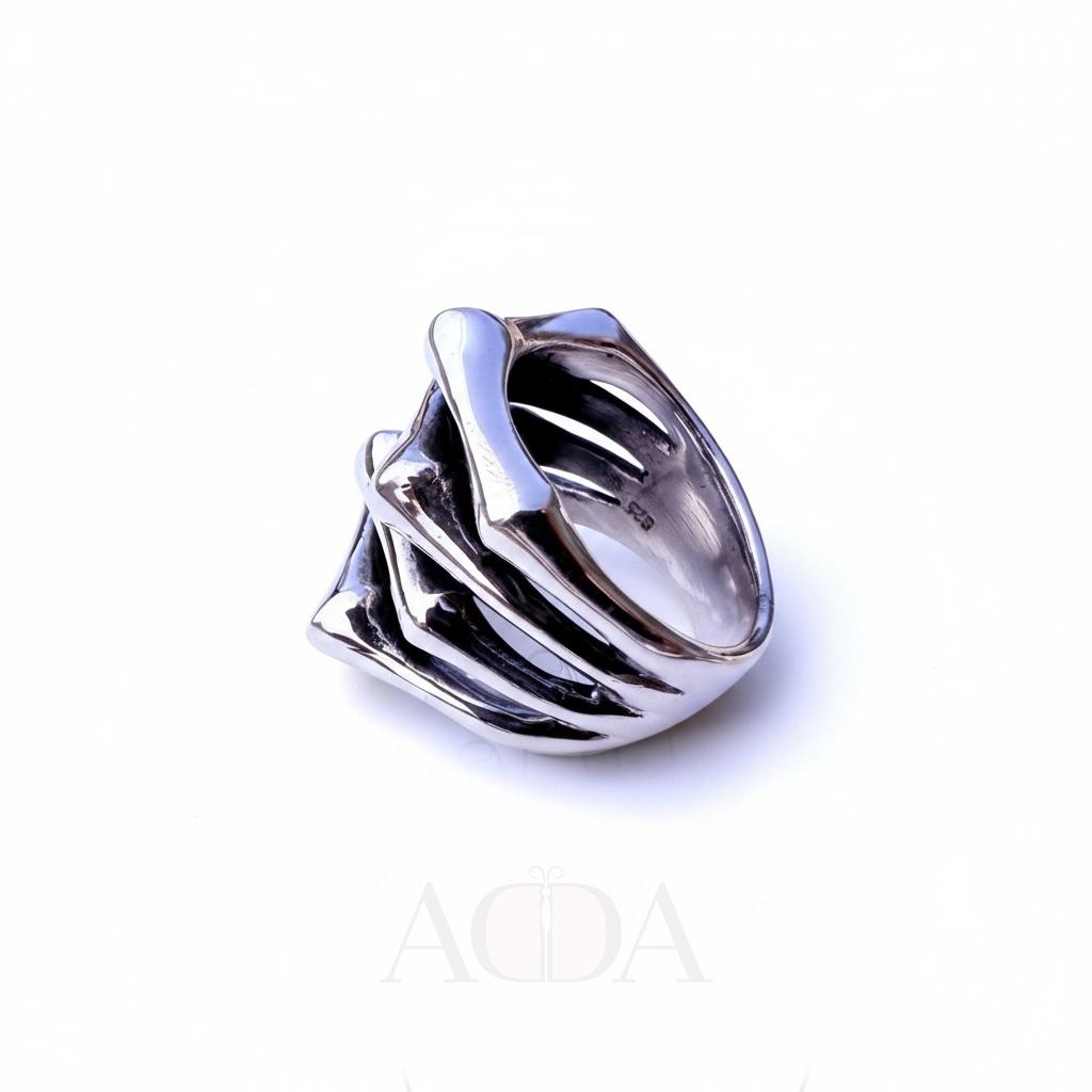 Anillo de diseño esquelético