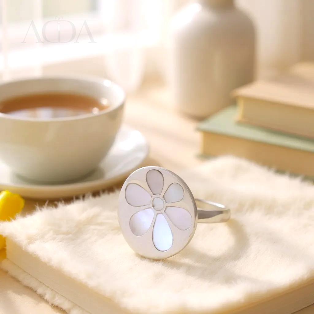 Anillo Flor Plata y nácar
