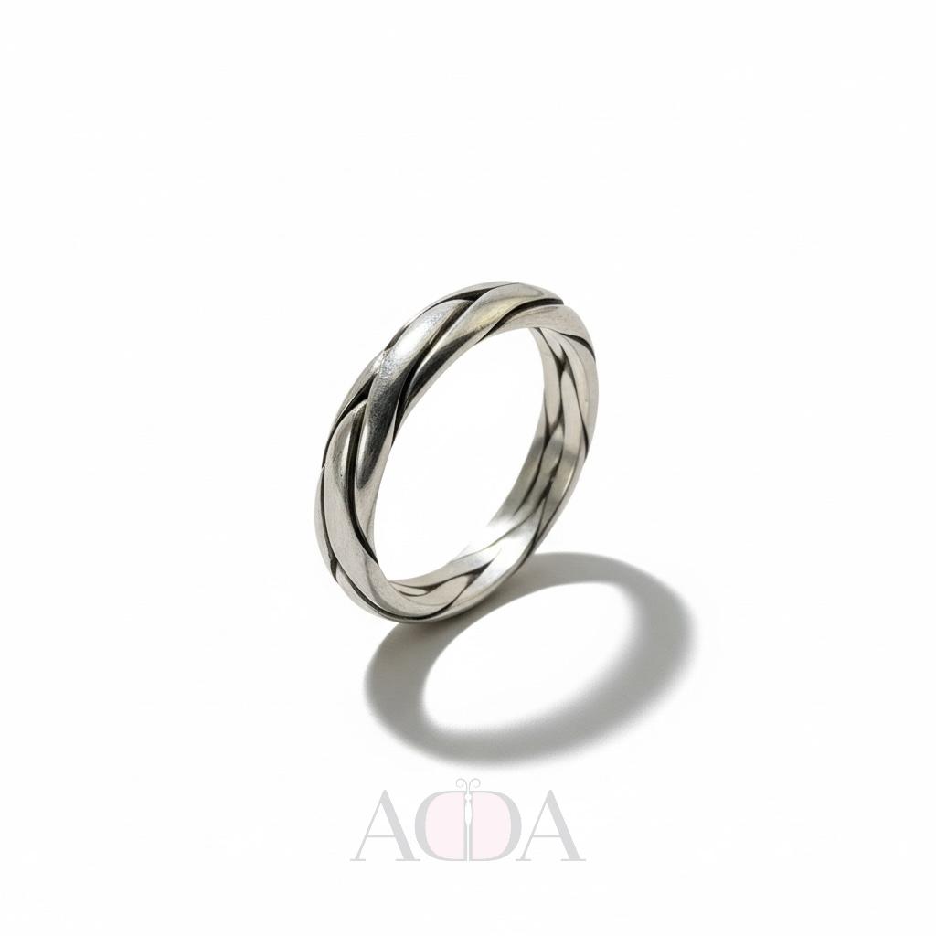 Anillo entrelazado 