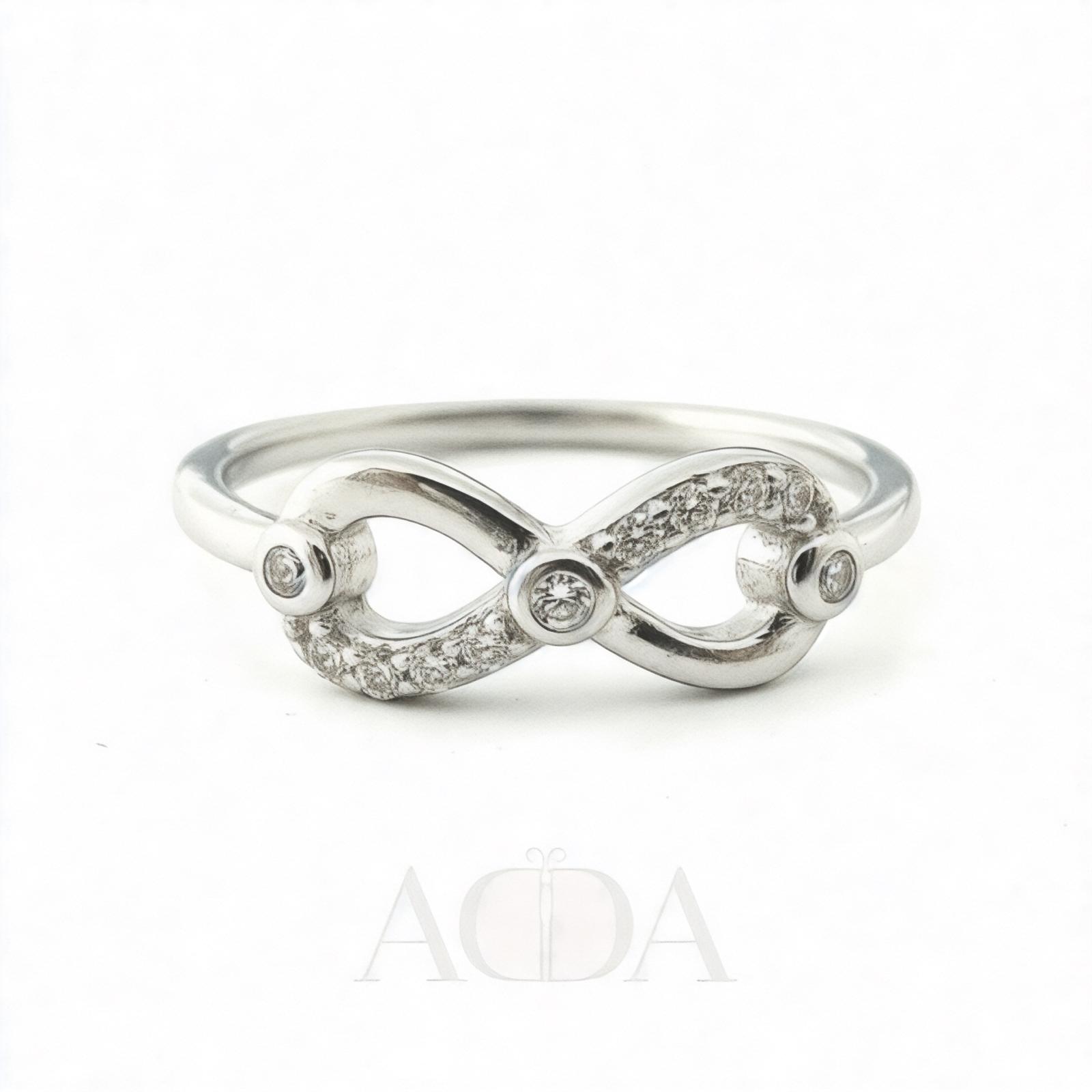 Anillo de plata con símbolo de infinito