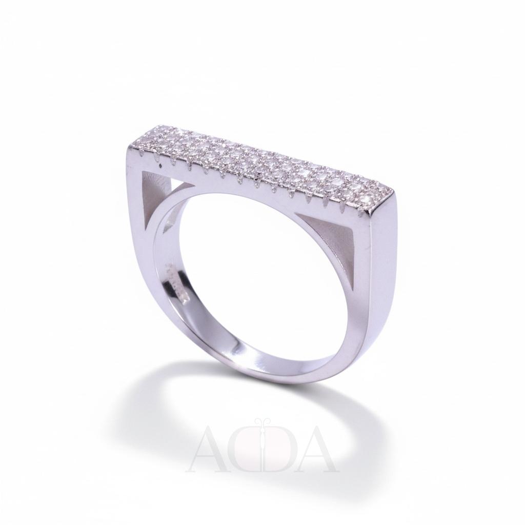 Anillo de plata rectangular con circonitas