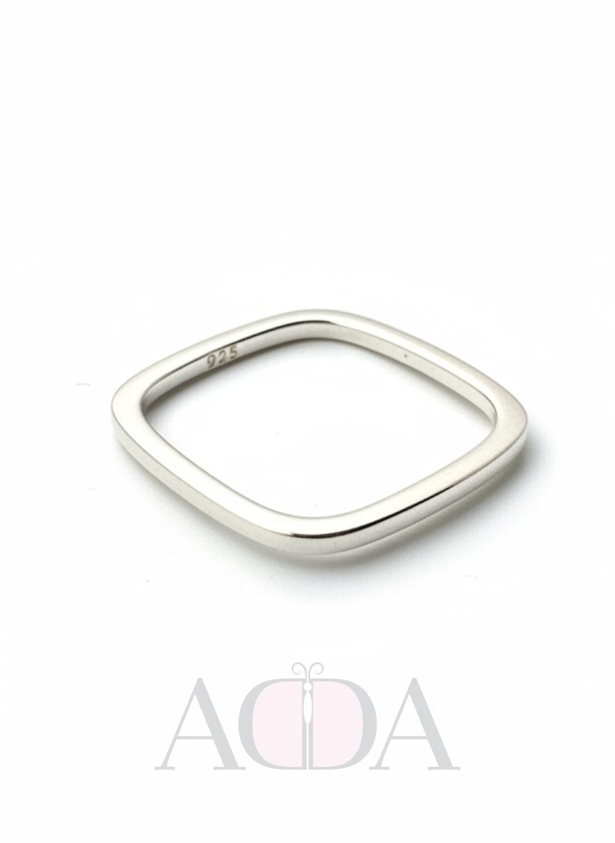 Anillo de plata cuadrado minimalista