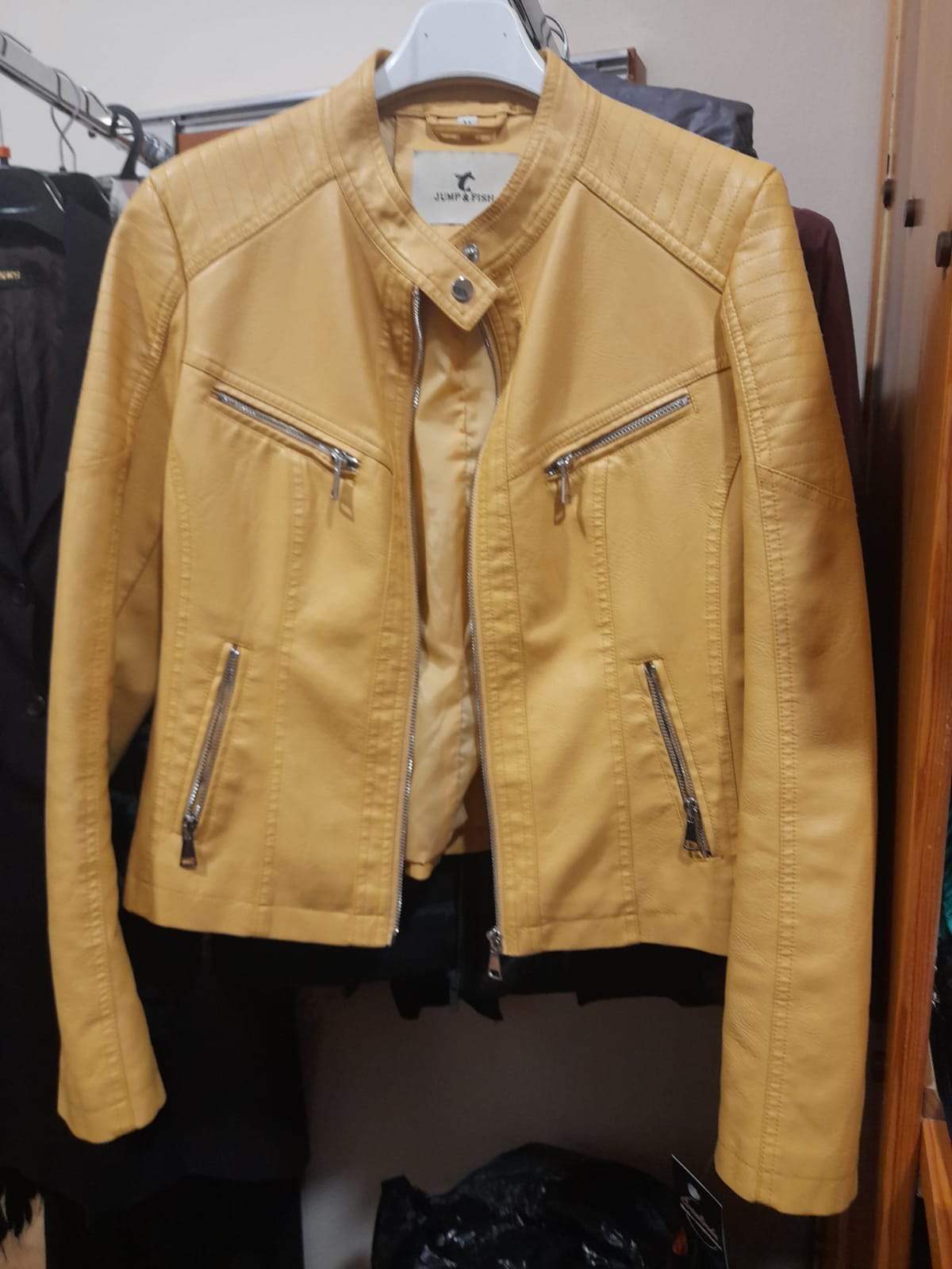 Chaqueta tipo biker o cazadora única